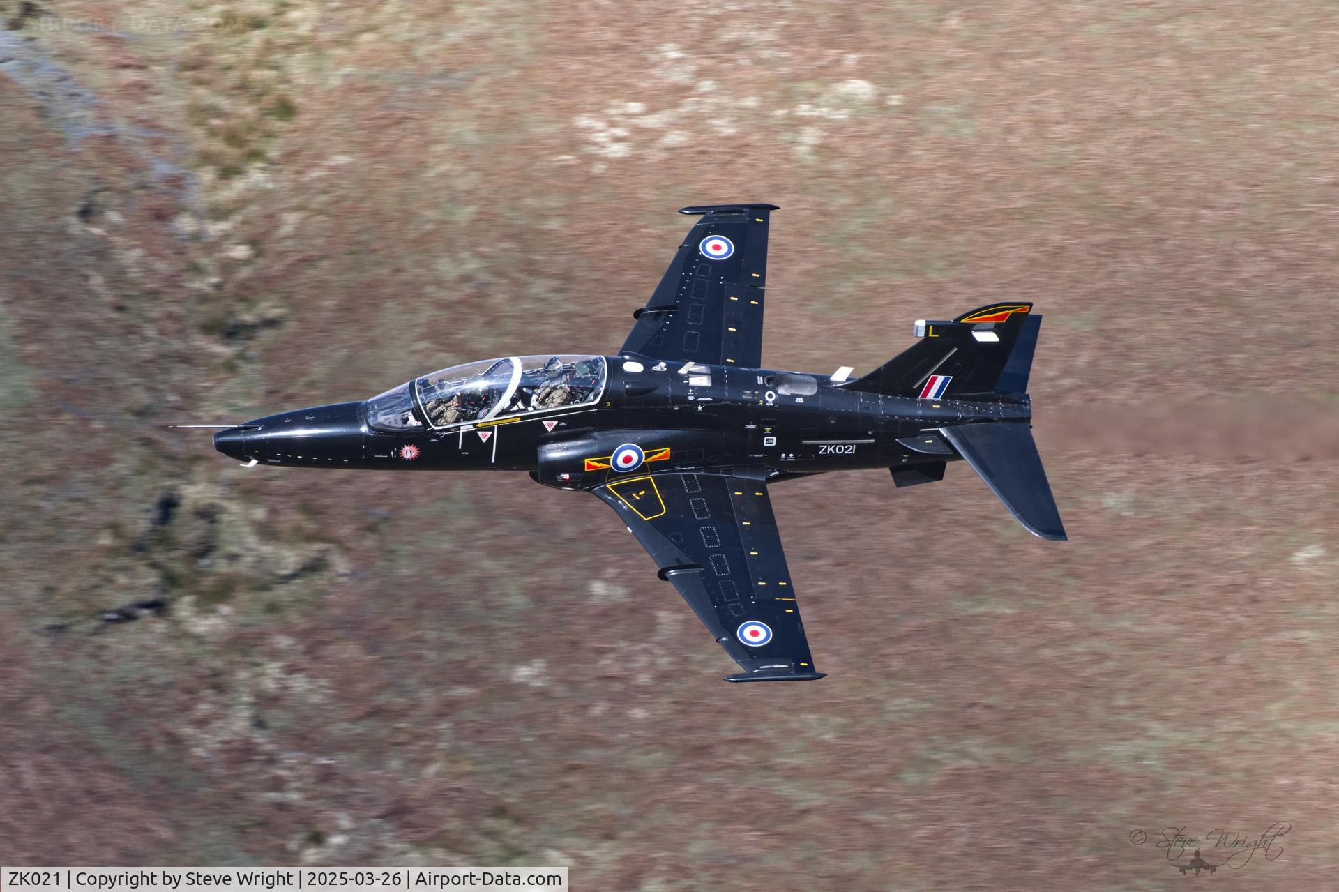 ZK021, 2009 BAe Systems Hawk T2 C/N RT012/1250, Bwlch Oerdws, Mach Loop. Cymru. UK