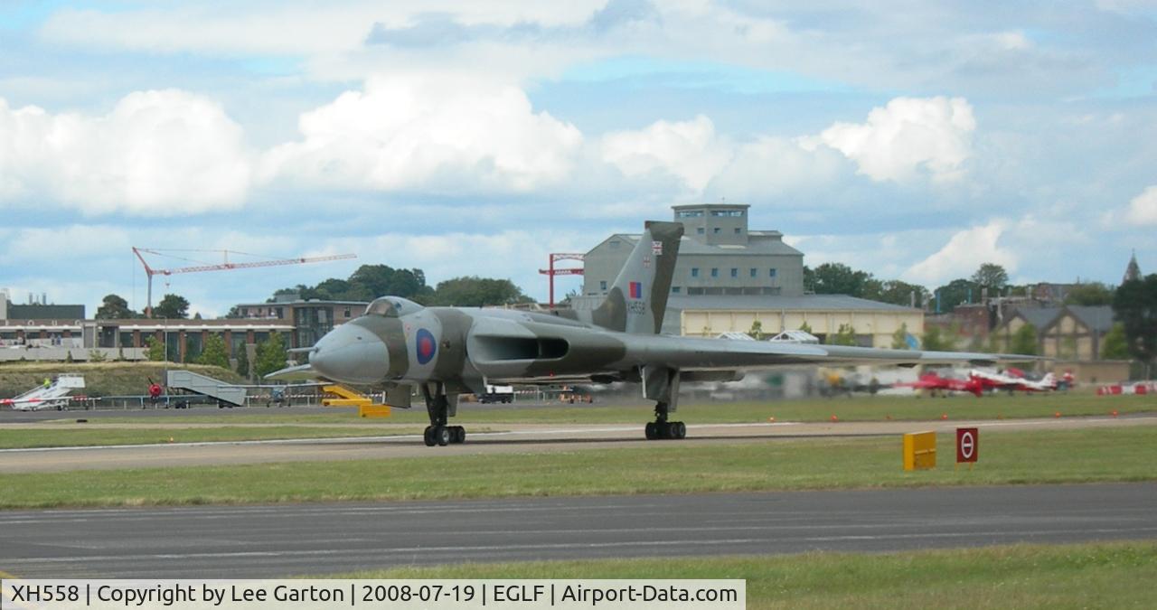 XH558, 1960 Avro Vulcan B.2 C/N Set 12, About to take off at Farnborough 2008