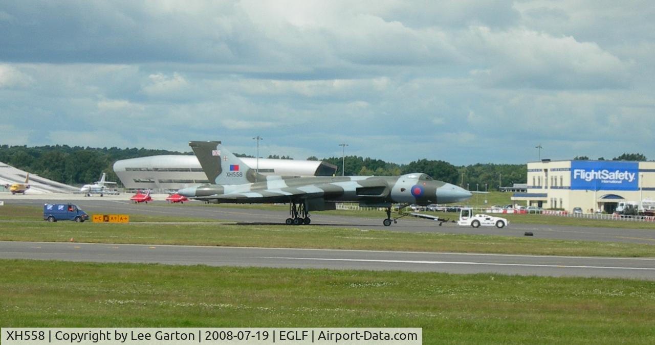 XH558, 1960 Avro Vulcan B.2 C/N Set 12, Taxiing at Farnborough 2008