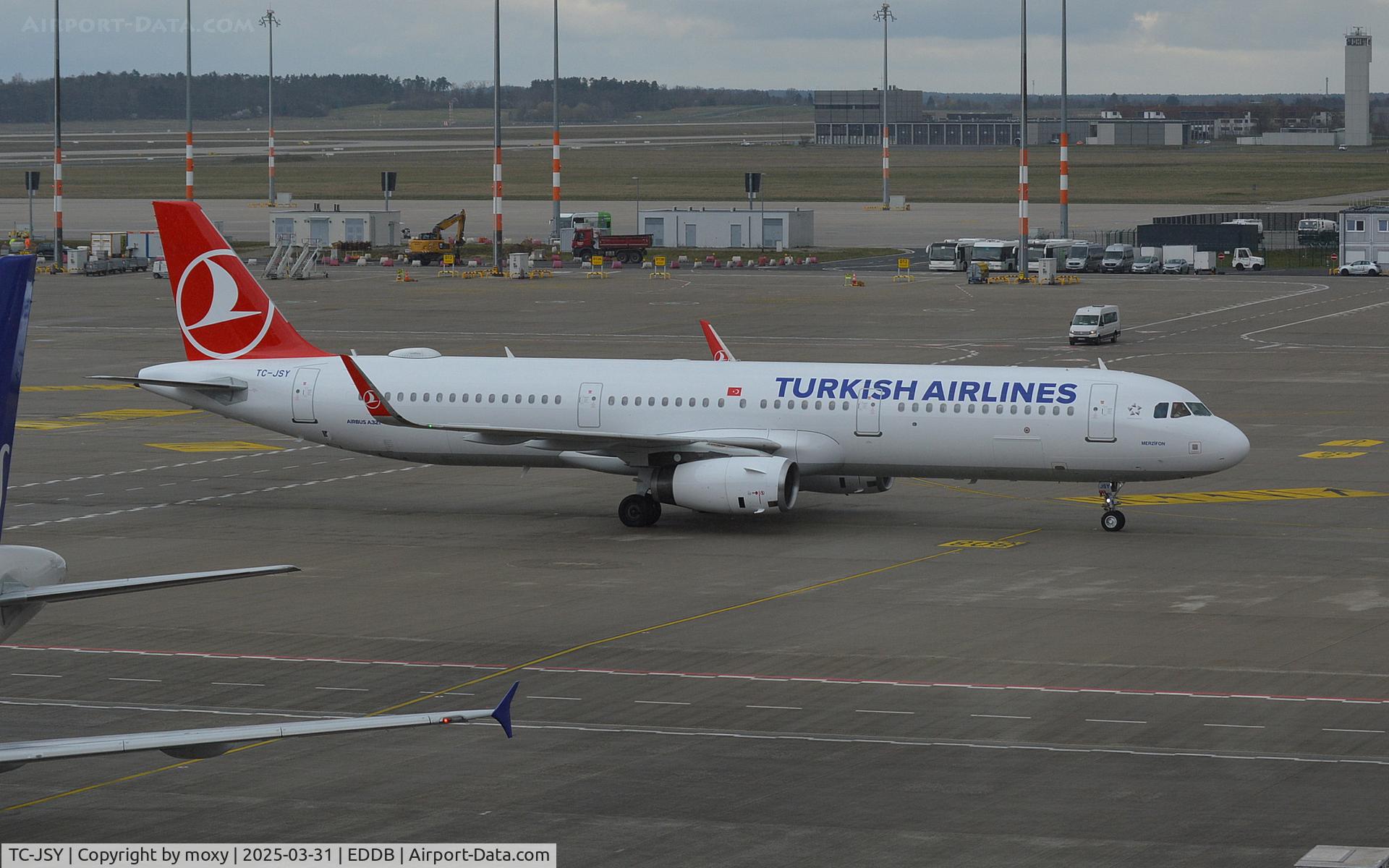TC-JSY, 2015 Airbus A321-231 C/N 6758, Airbus A321-231 (WL) at Berlin Brandenburg. 