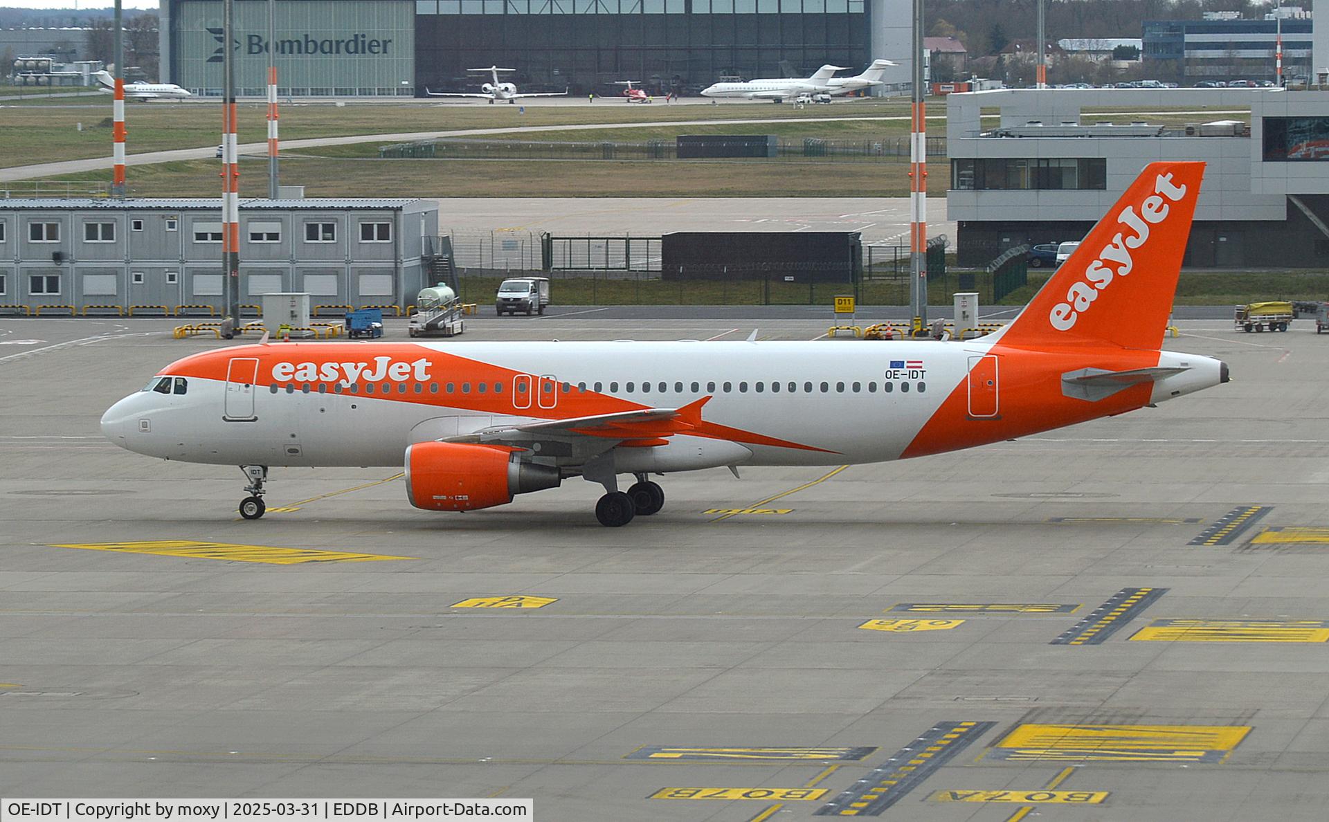 OE-IDT, 2015 Airbus A320-214 C/N 6824, Airbus A320-214 at Berlin Brandenburg. Ex JA817P