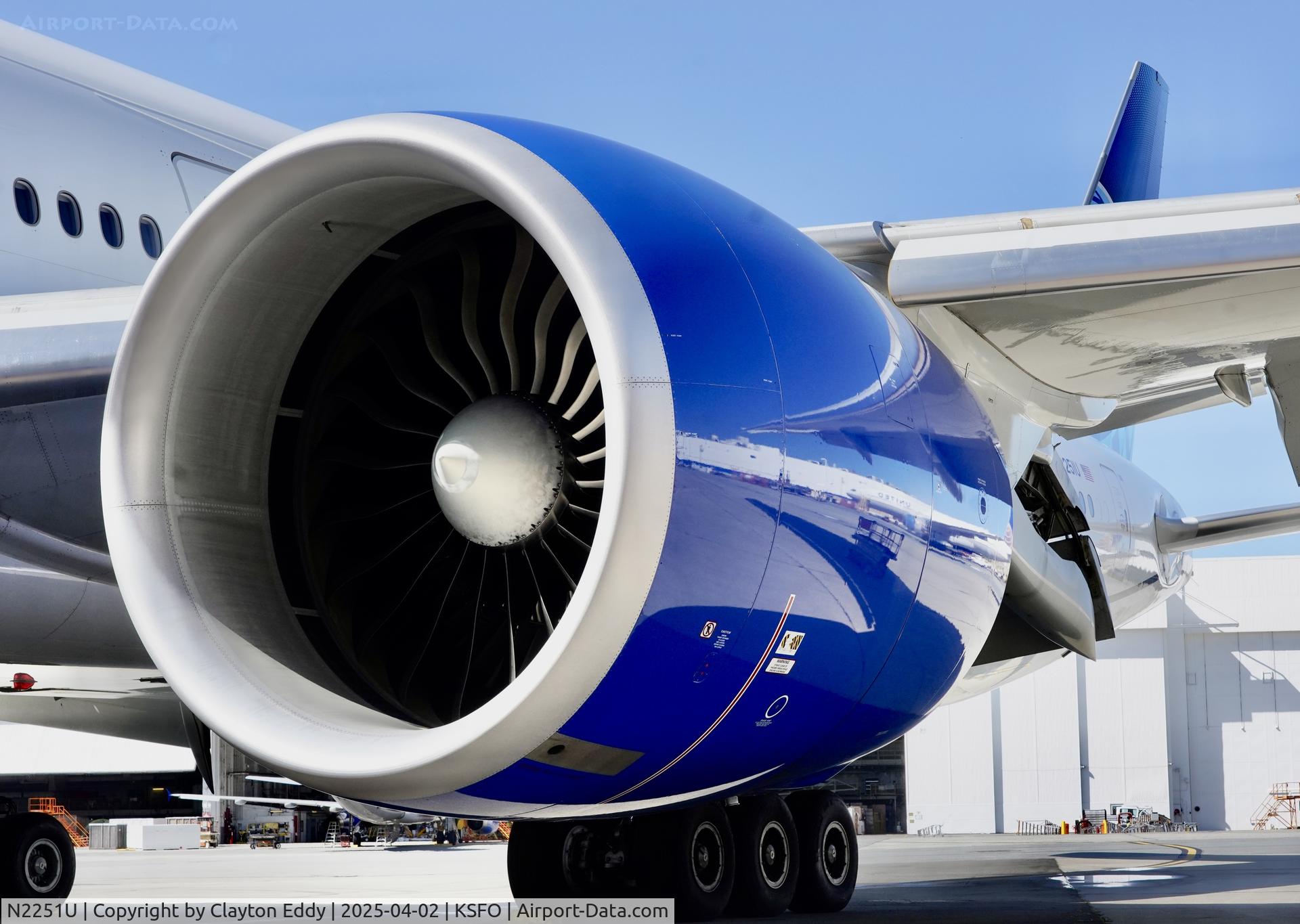N2251U, 2020 Boeing 777-300/ER C/N 66591, SFO 2025