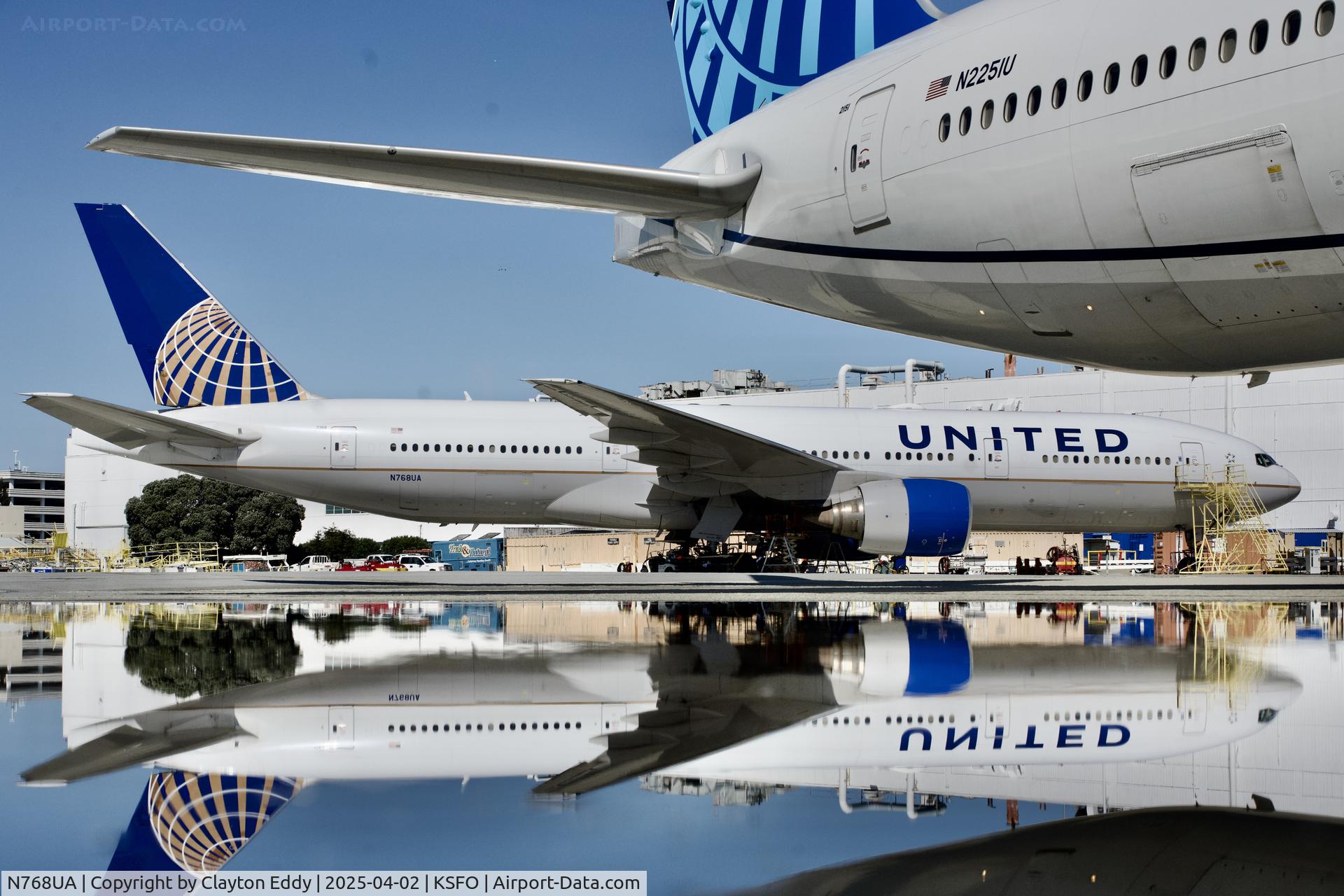 N768UA, 1995 Boeing 777-222 C/N 26919, SFO 2025