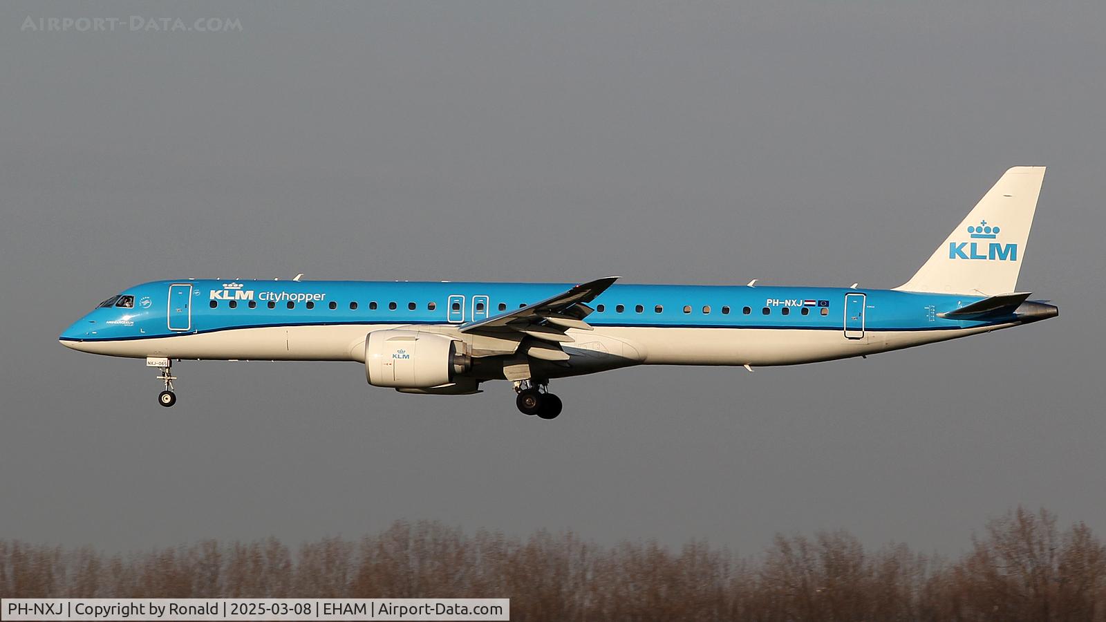 PH-NXJ, 2022 Embraer E195-E2 (ERJ 190-400STD) C/N 20065, at eham