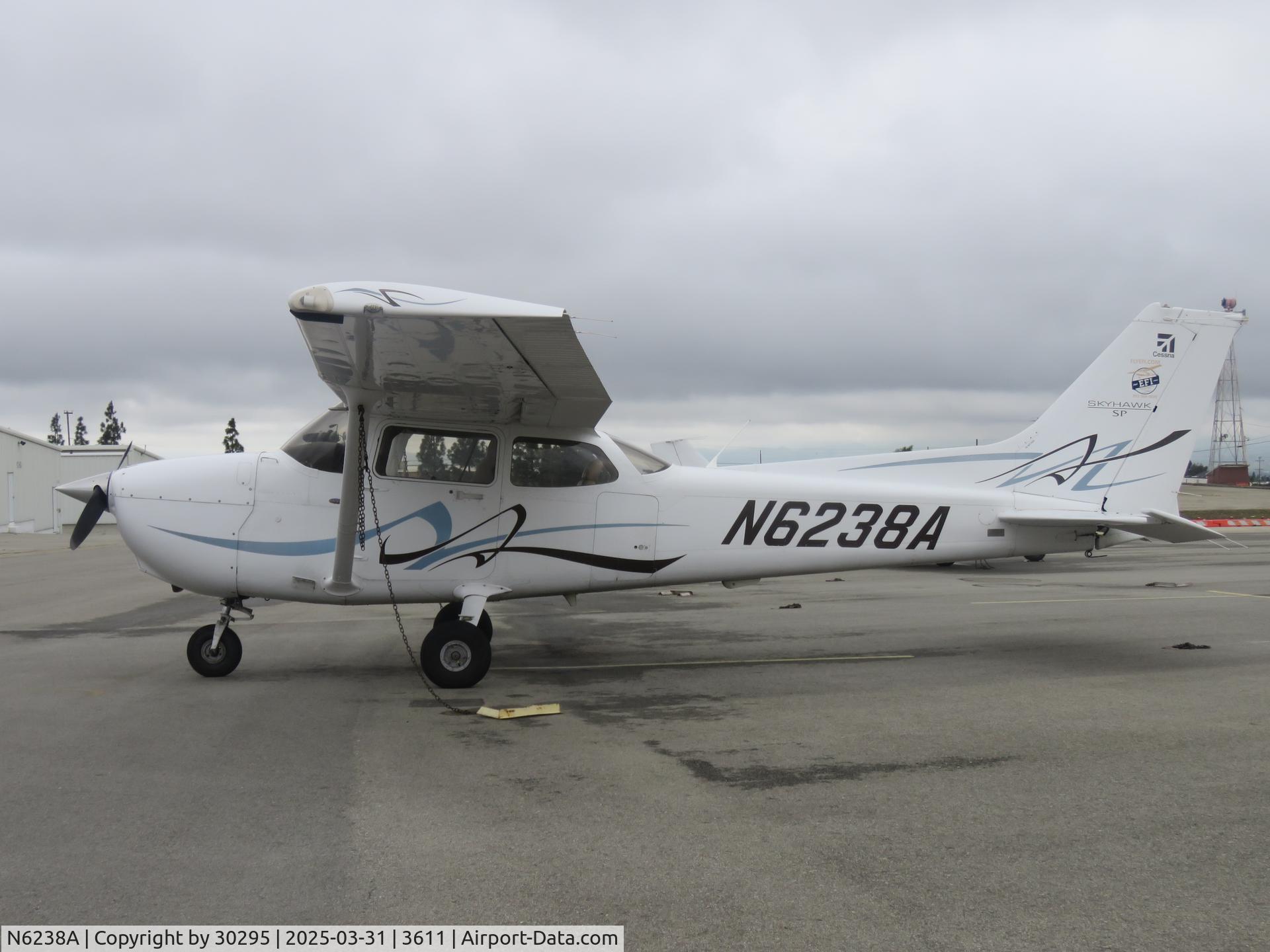 N6238A, 2008 Cessna 172S C/N 172S10702, Parked