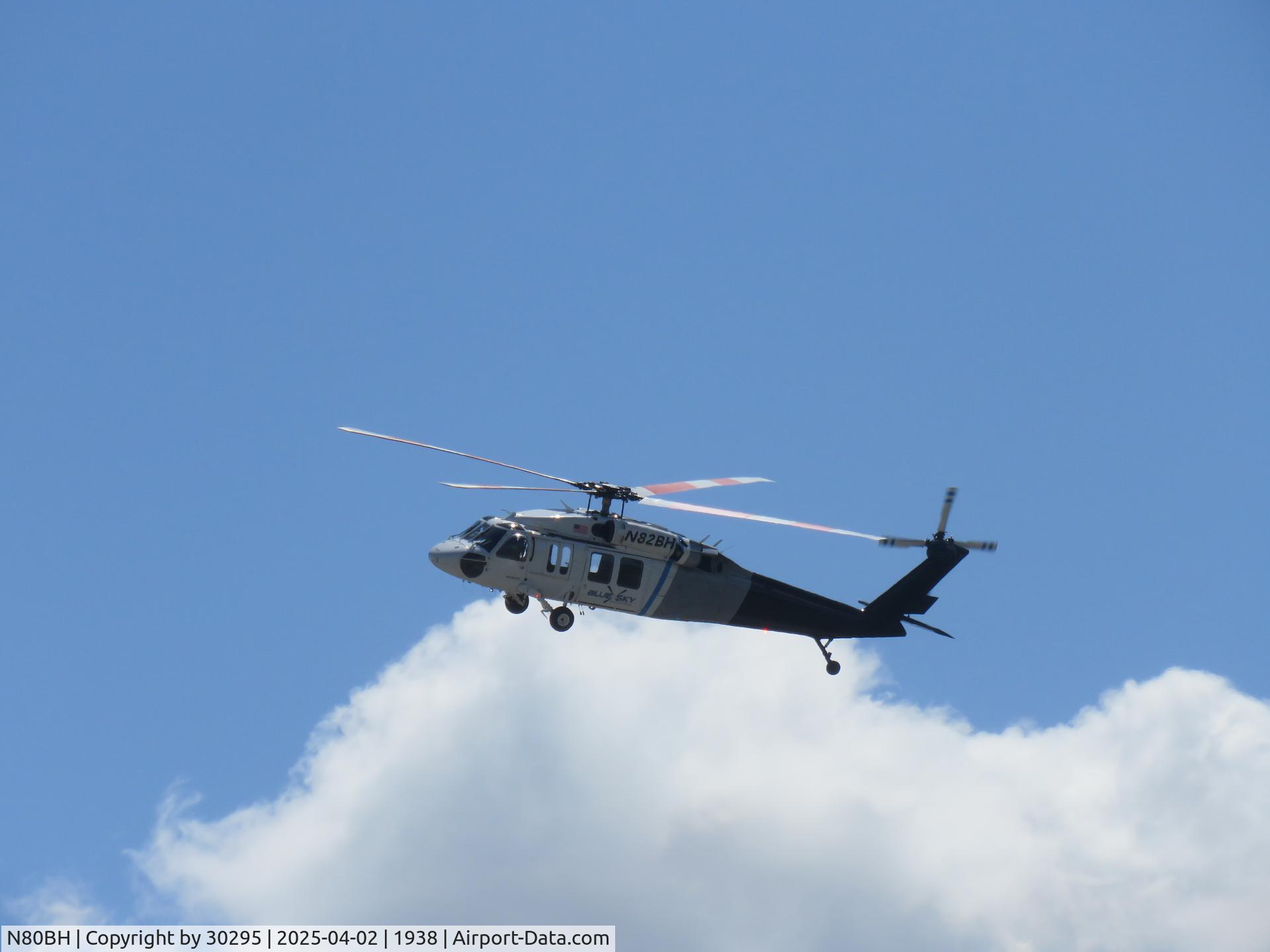 N80BH, 1987 Sikorsky EH-60A Black Hawk C/N 70-1196 (87-24660), Turning