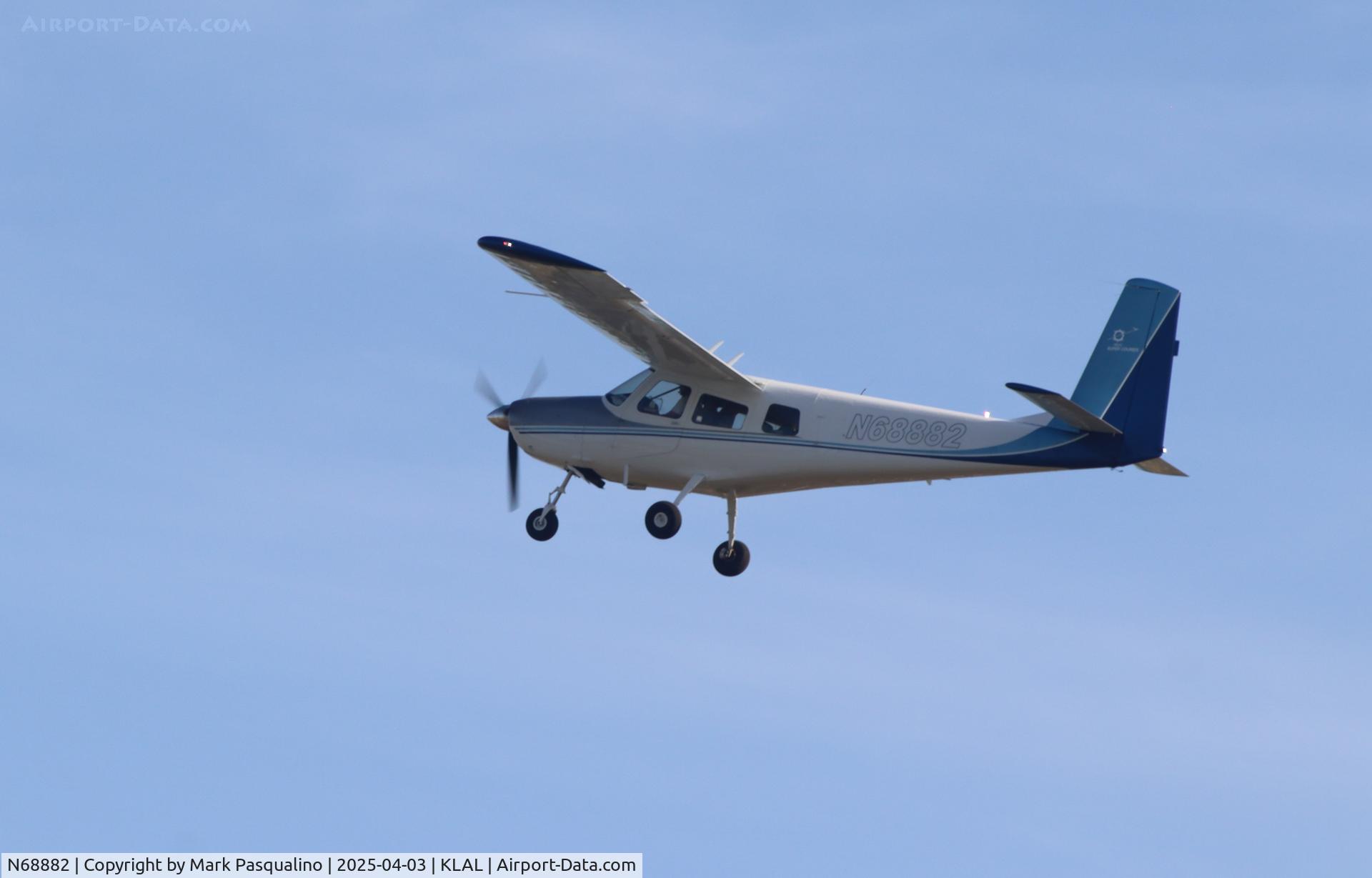N68882, 1974 Helio HT-295 Super Courier C/N 1713, Helio HT-295
