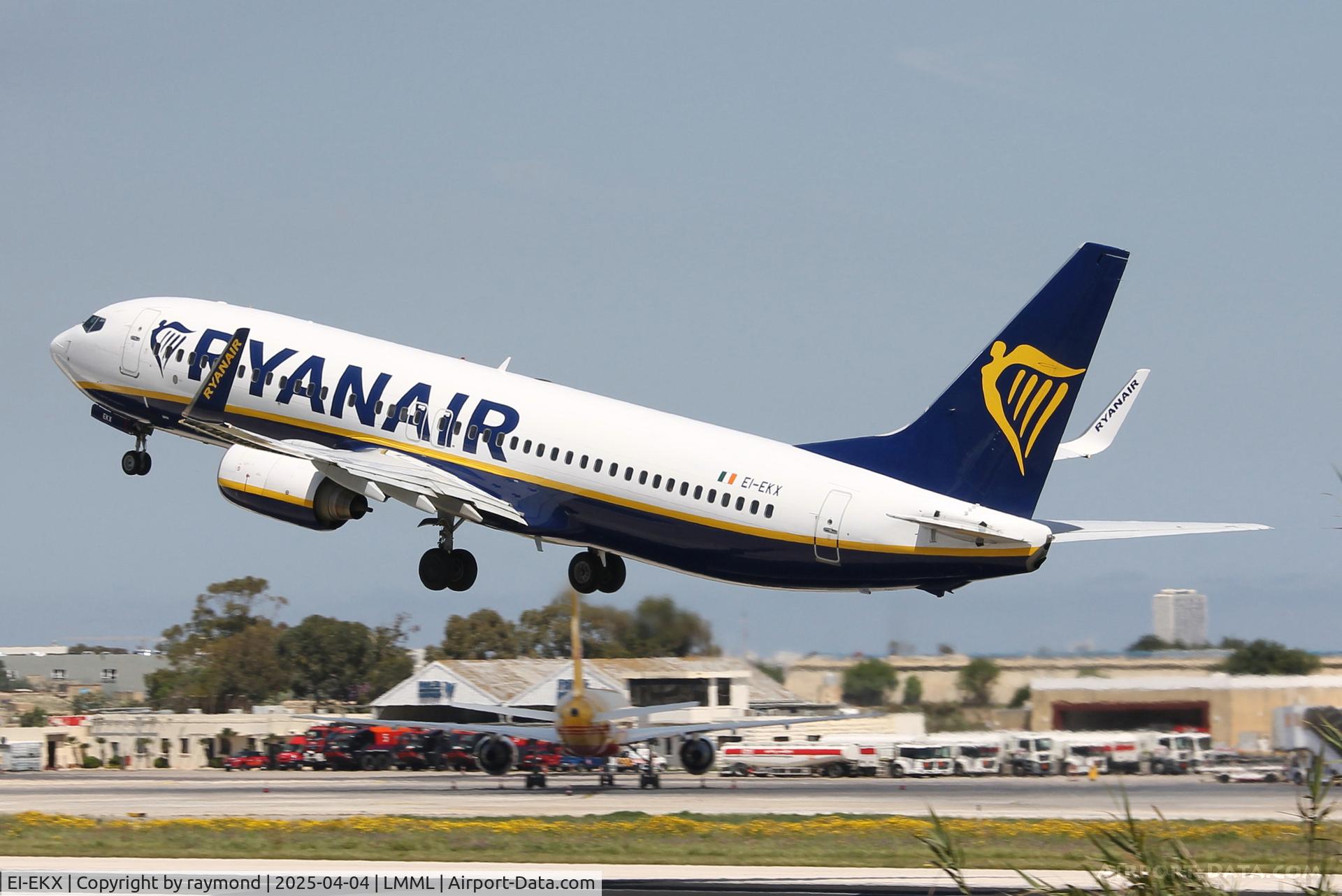 EI-EKX, 2010 Boeing 737-8AS C/N 35030, Boeing 737-800 EI-EKX Ryanair