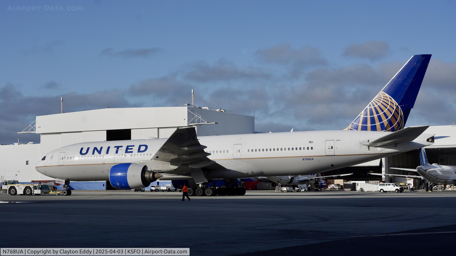 N768UA, 1995 Boeing 777-222 C/N 26919, SFO 2025