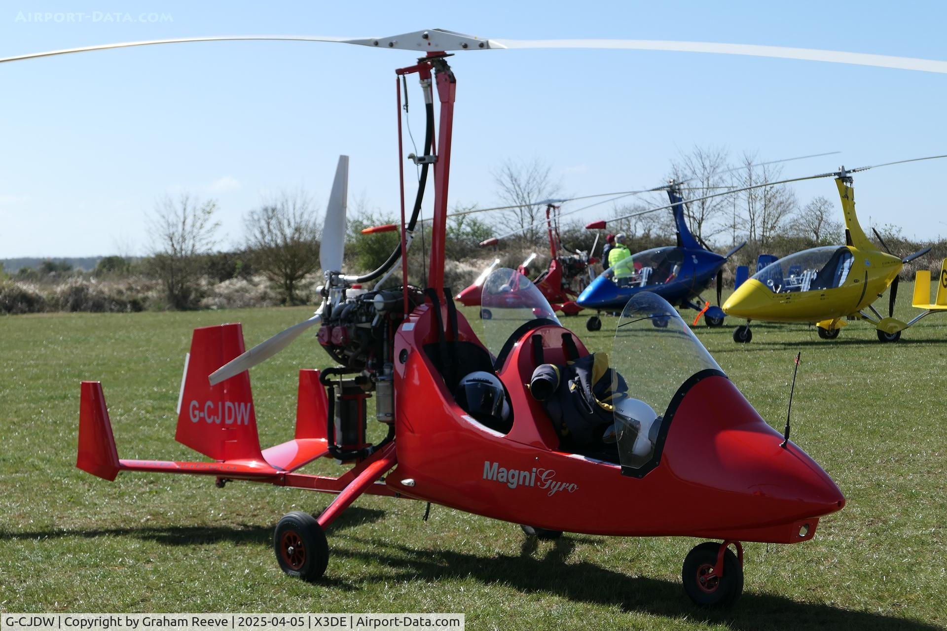 G-CJDW, 2016 Magni Gyro M16C Tandem Trainer C/N 16-16-9494, Parked at Deenethorpe.