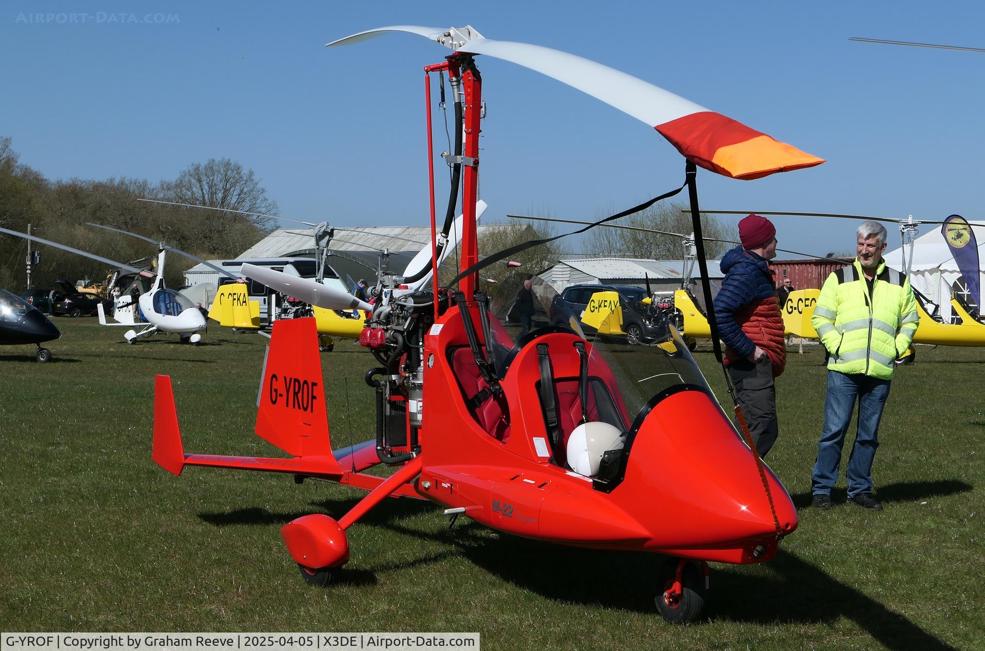 G-YROF, 2013 Magni Gyro M-22 Voyager C/N 22-13-8184, Parked at Deenethorpe.
