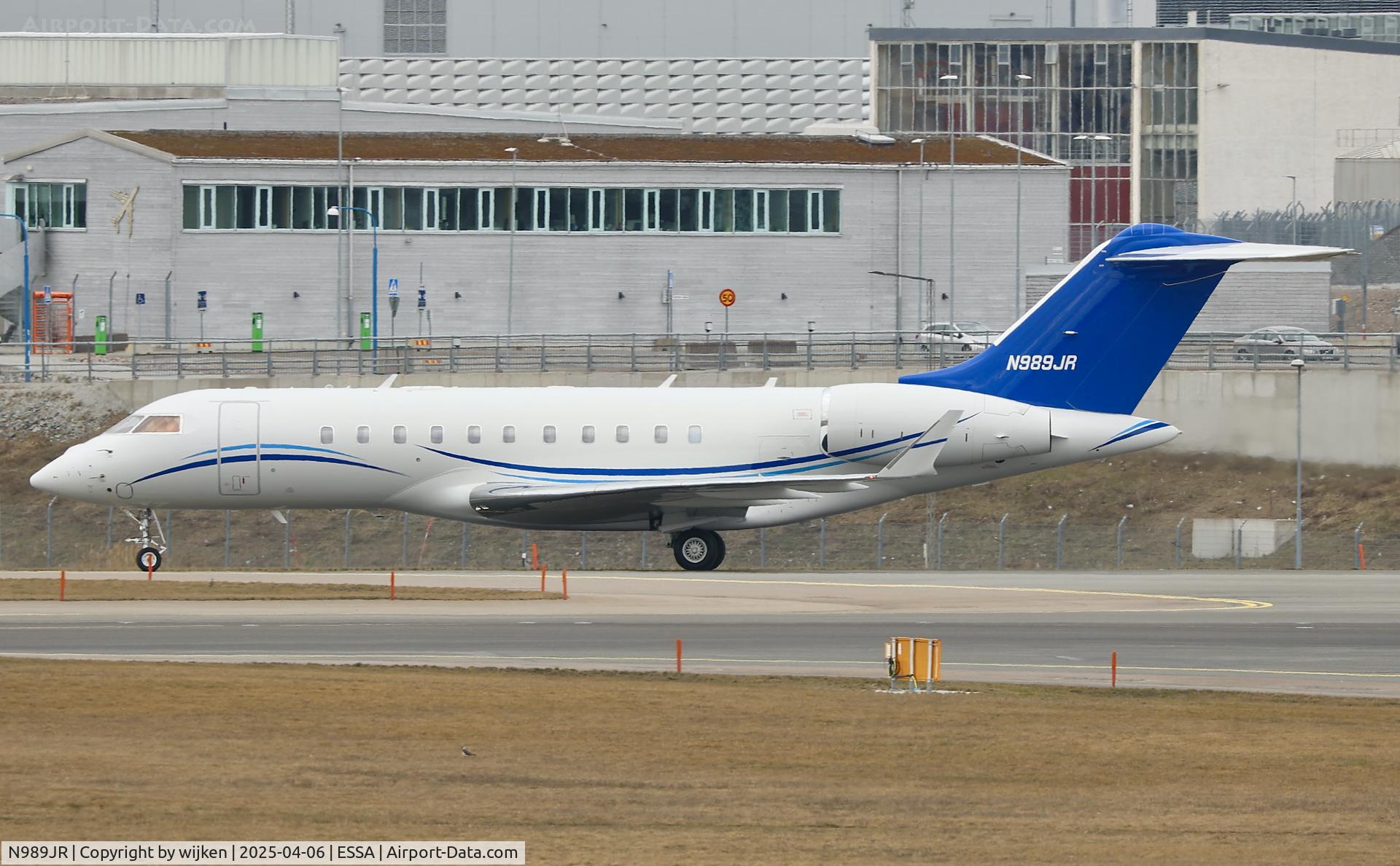 N989JR, 2019 Bombardier BD-700-1A11 Global 5000 C/N 9862, Twy W