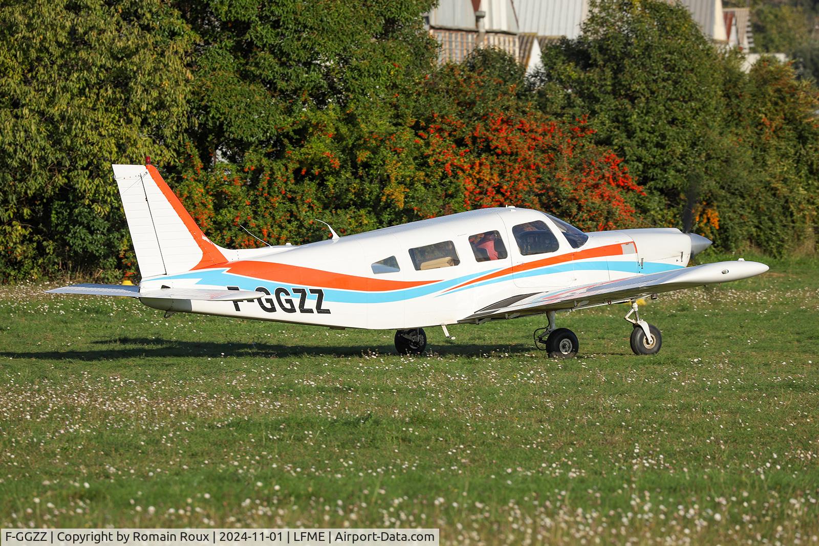 F-GGZZ, Piper PA-32-300 Cherokee Six Cherokee Six C/N 32-7440110, Taxiing