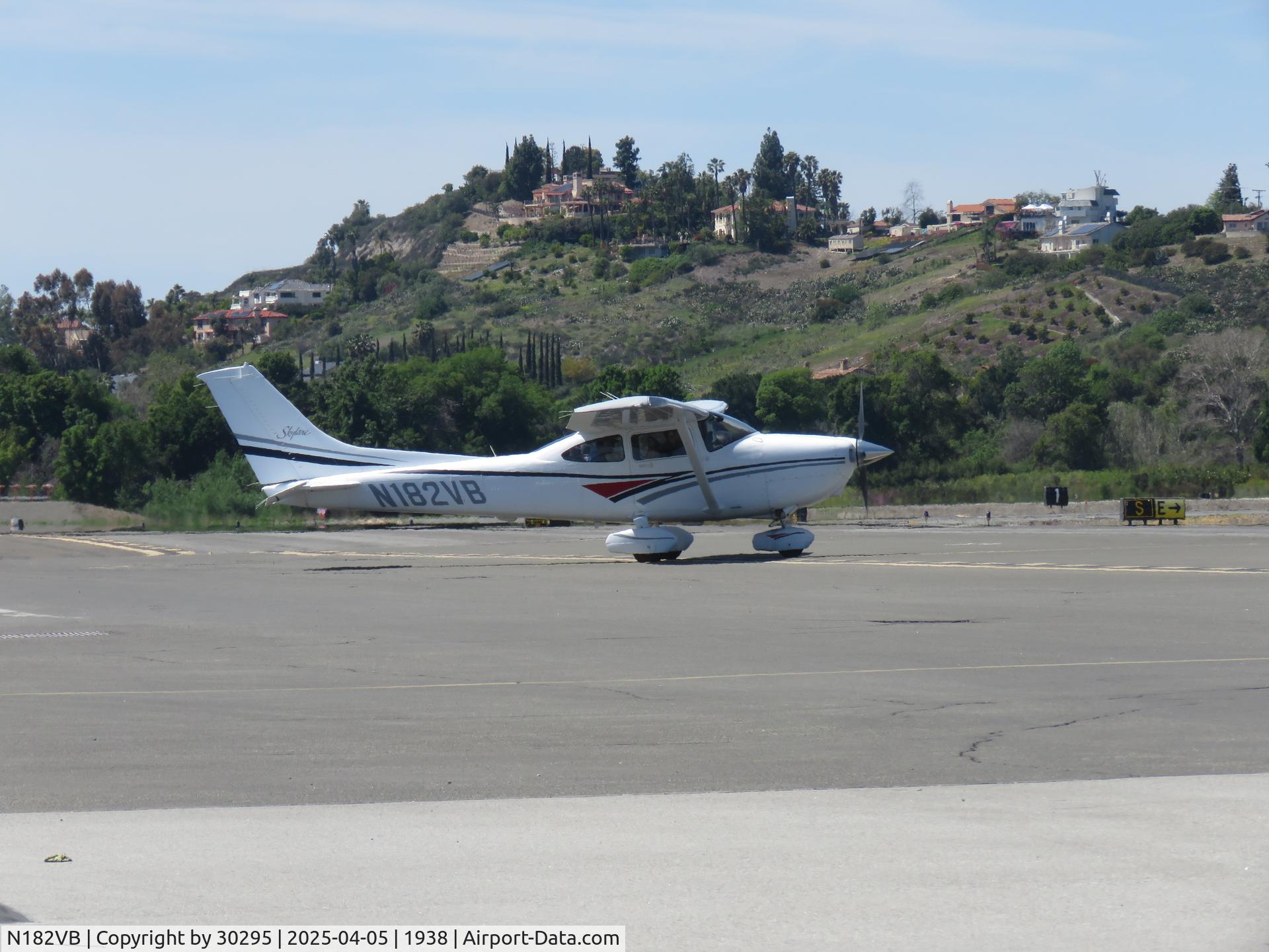 N182VB, 1997 Cessna 182S Skylane C/N 18280025, Taxiing