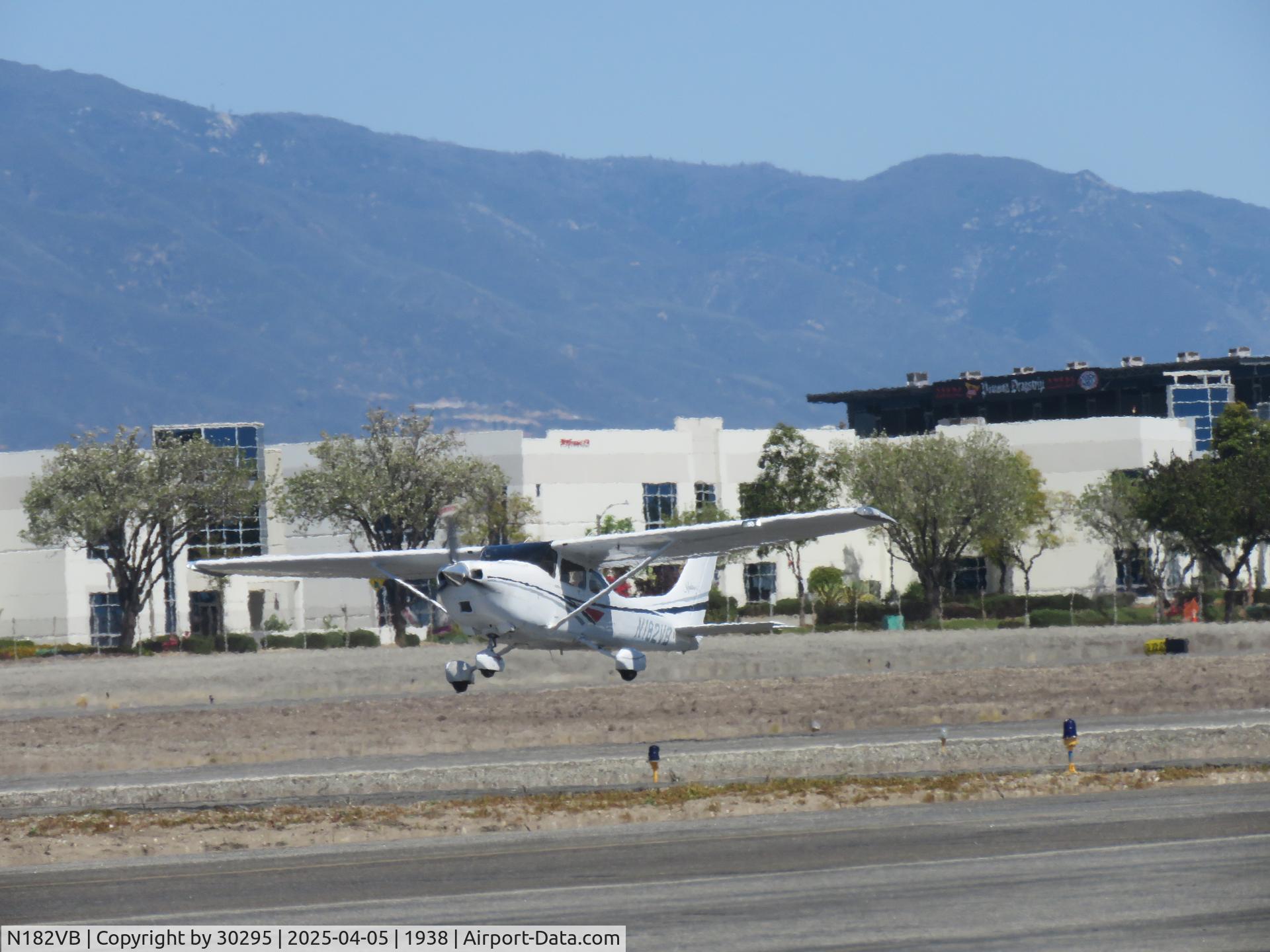 N182VB, 1997 Cessna 182S Skylane C/N 18280025, Airborne