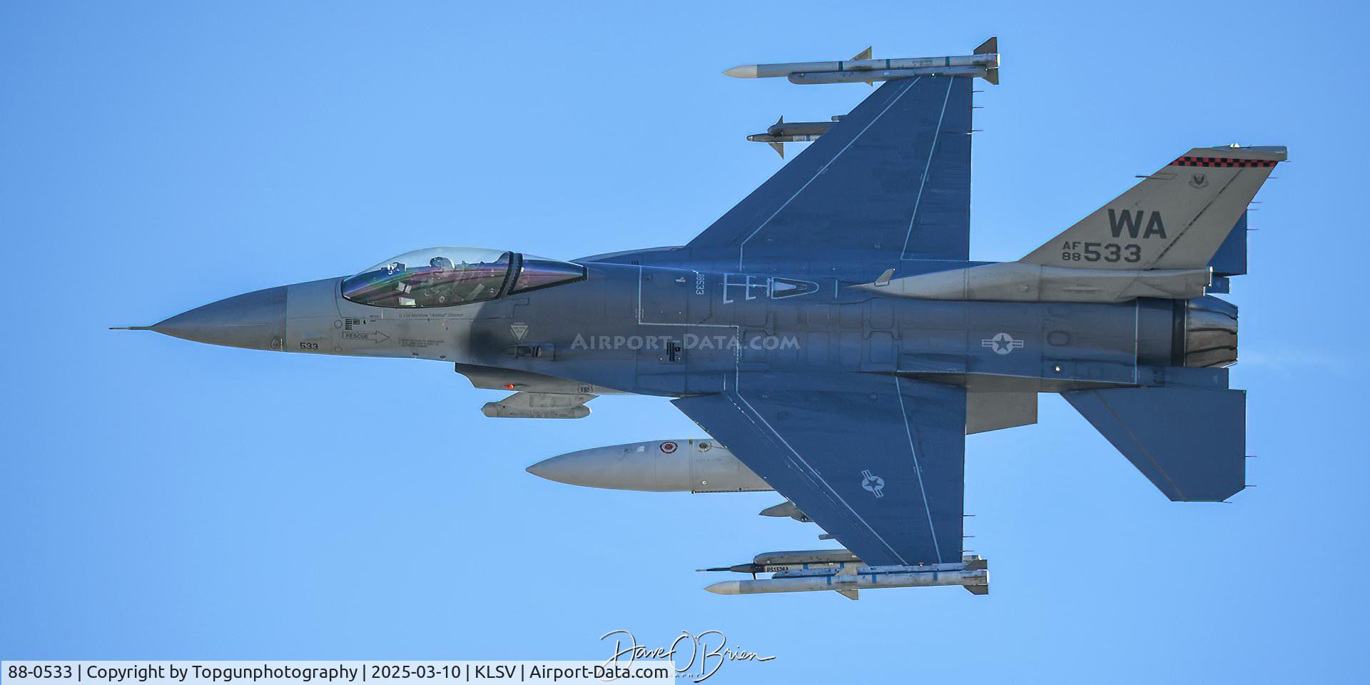 88-0533, 1988 General Dynamics F-16CM Fighting Falcon C/N 1C-135, VIPER31 breaking over the race track