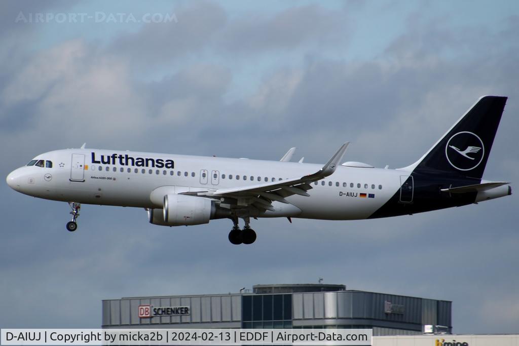 D-AIUJ, 2014 Airbus A320-214 C/N 6301, Landing