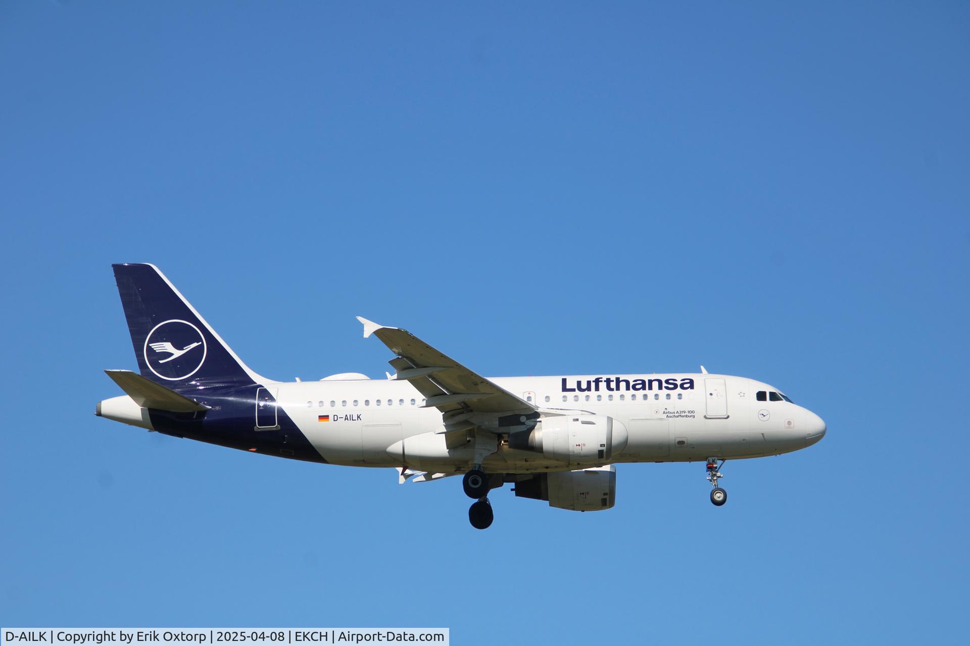 D-AILK, 1997 Airbus A319-114 C/N 679, D-AILK landing rw 04L