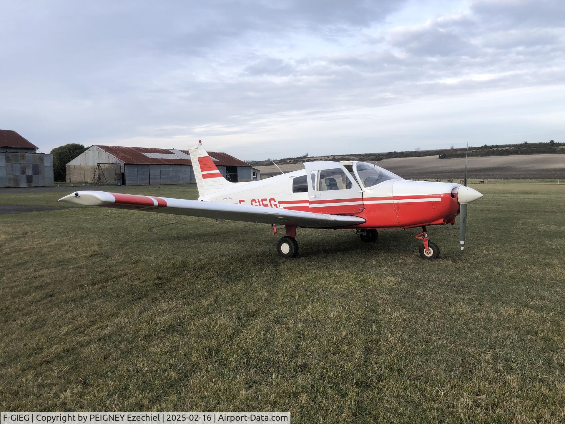 F-GIEG, Piper PA-28-161 Cadet C/N 28-41149, Avion F-GIEG pendant une escale, pour un vol BIA