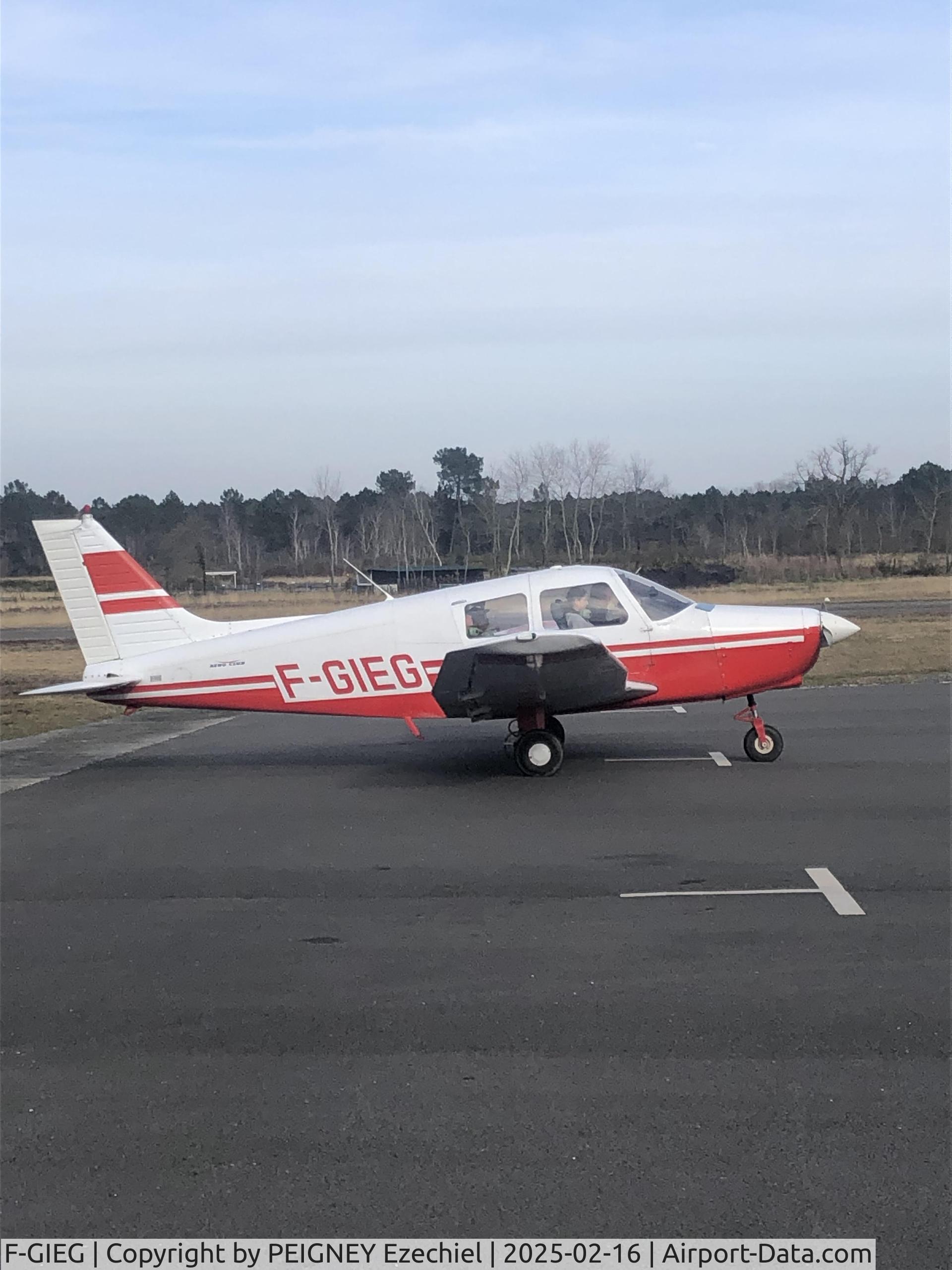 F-GIEG, Piper PA-28-161 Cadet C/N 28-41149, Avion F-GIEG avant le décollage pour le vol BIA, et après la visite pré-vol