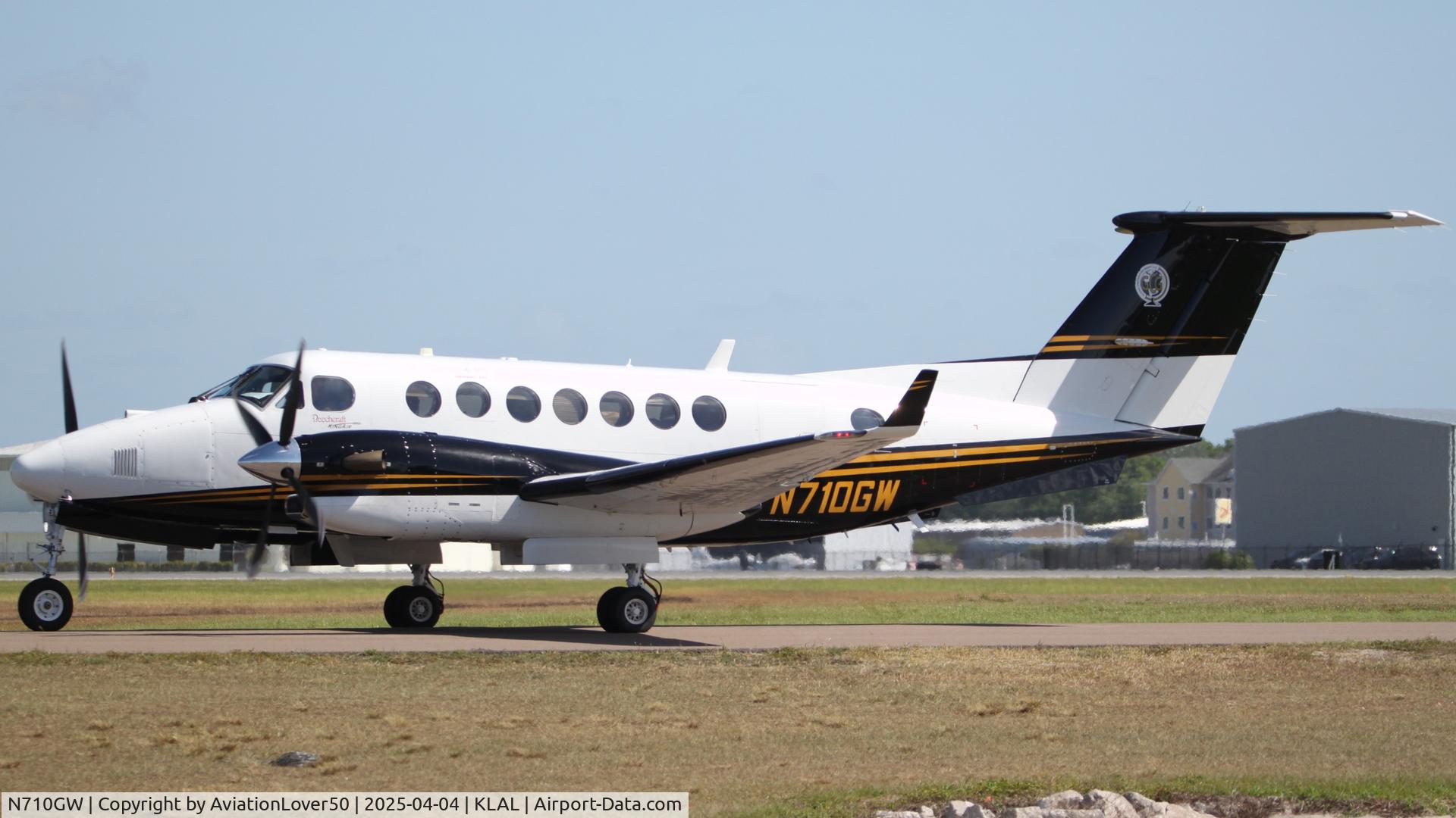 N710GW, 1998 Raytheon Aircraft Company B300 C/N FL-228, Super King Air 350