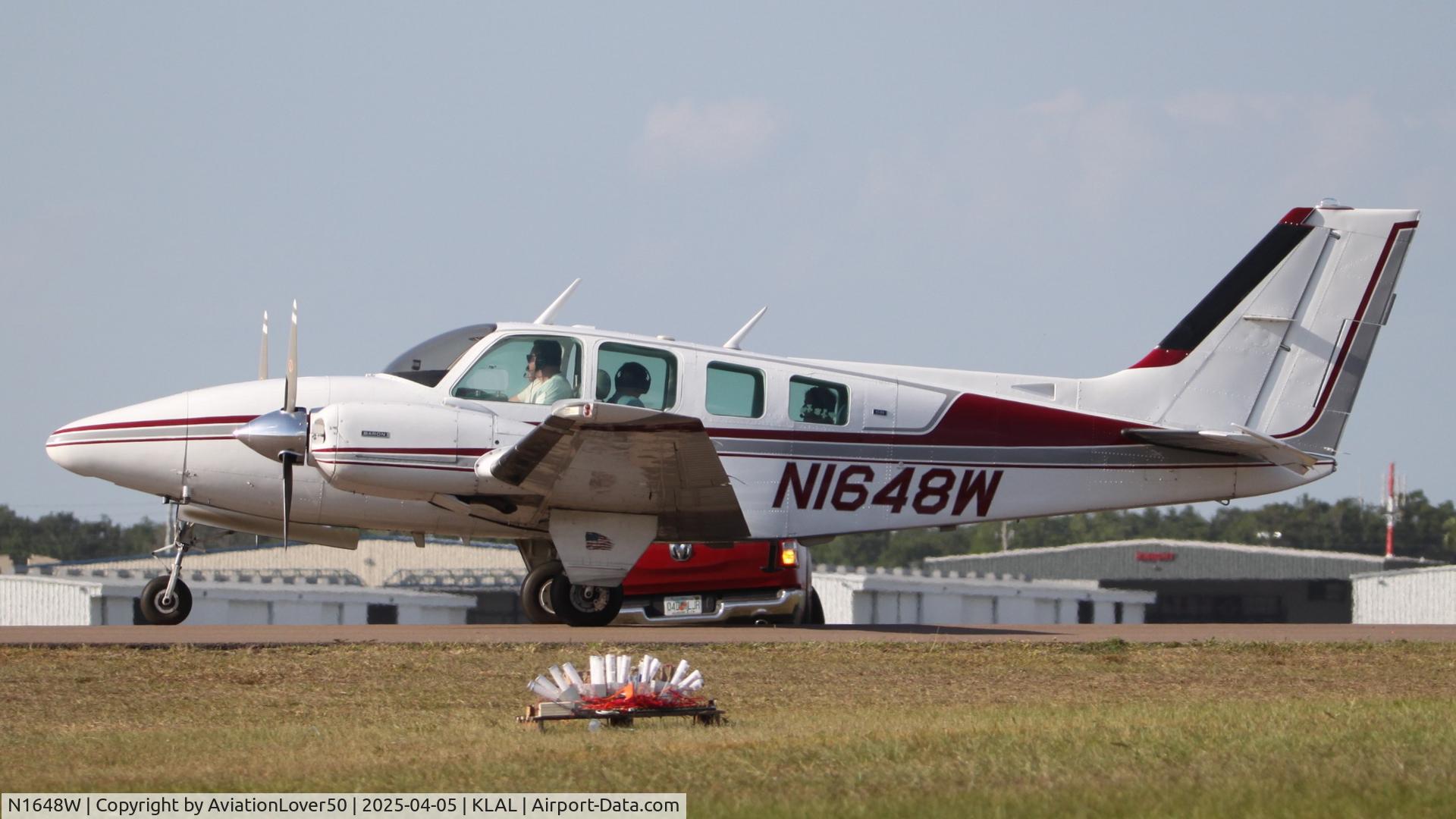 N1648W, 1972 Beech 58 Baron C/N TH-251, 58 Baron
