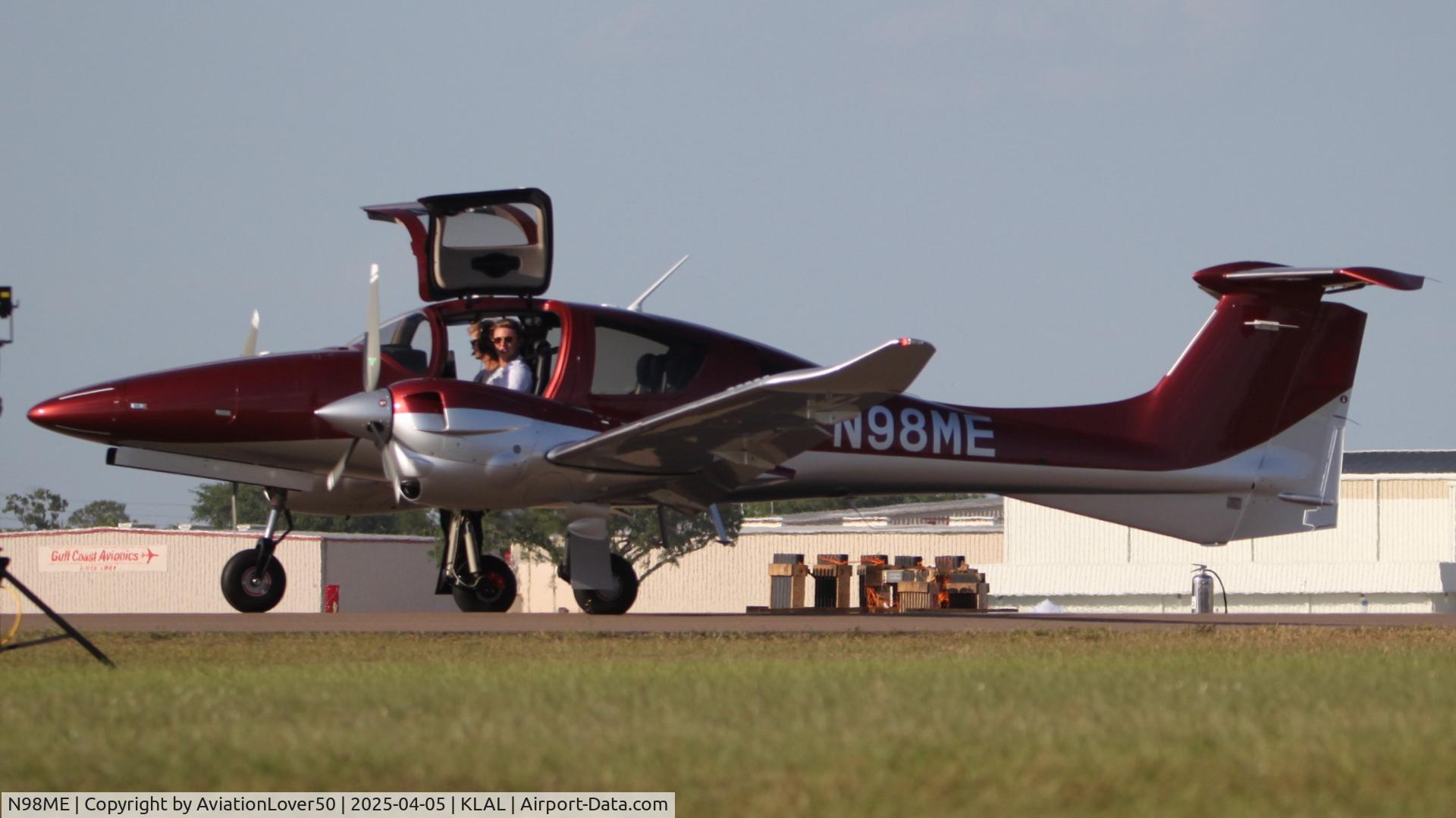 N98ME, 2022 Diamond DA 62 C/N 62.251, DA62