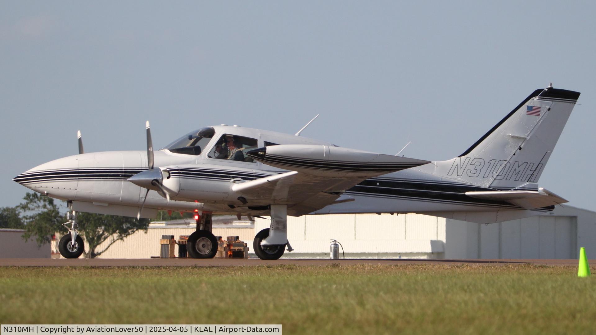 N310MH, 1981 Cessna 310R C/N 310R2132, 310R