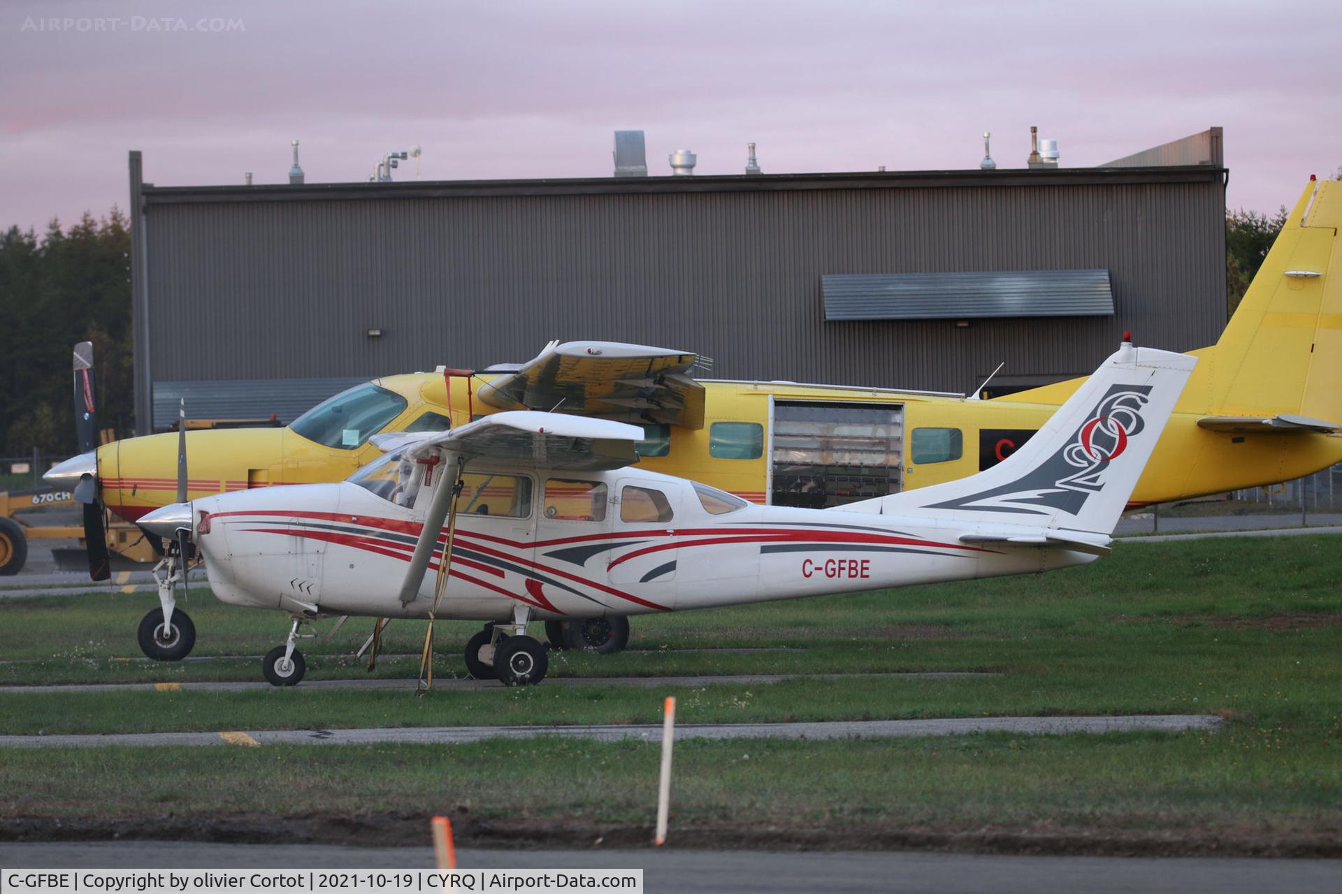 C-GFBE, Cessna P206 Super Skylane C/N P206-0044, 2001