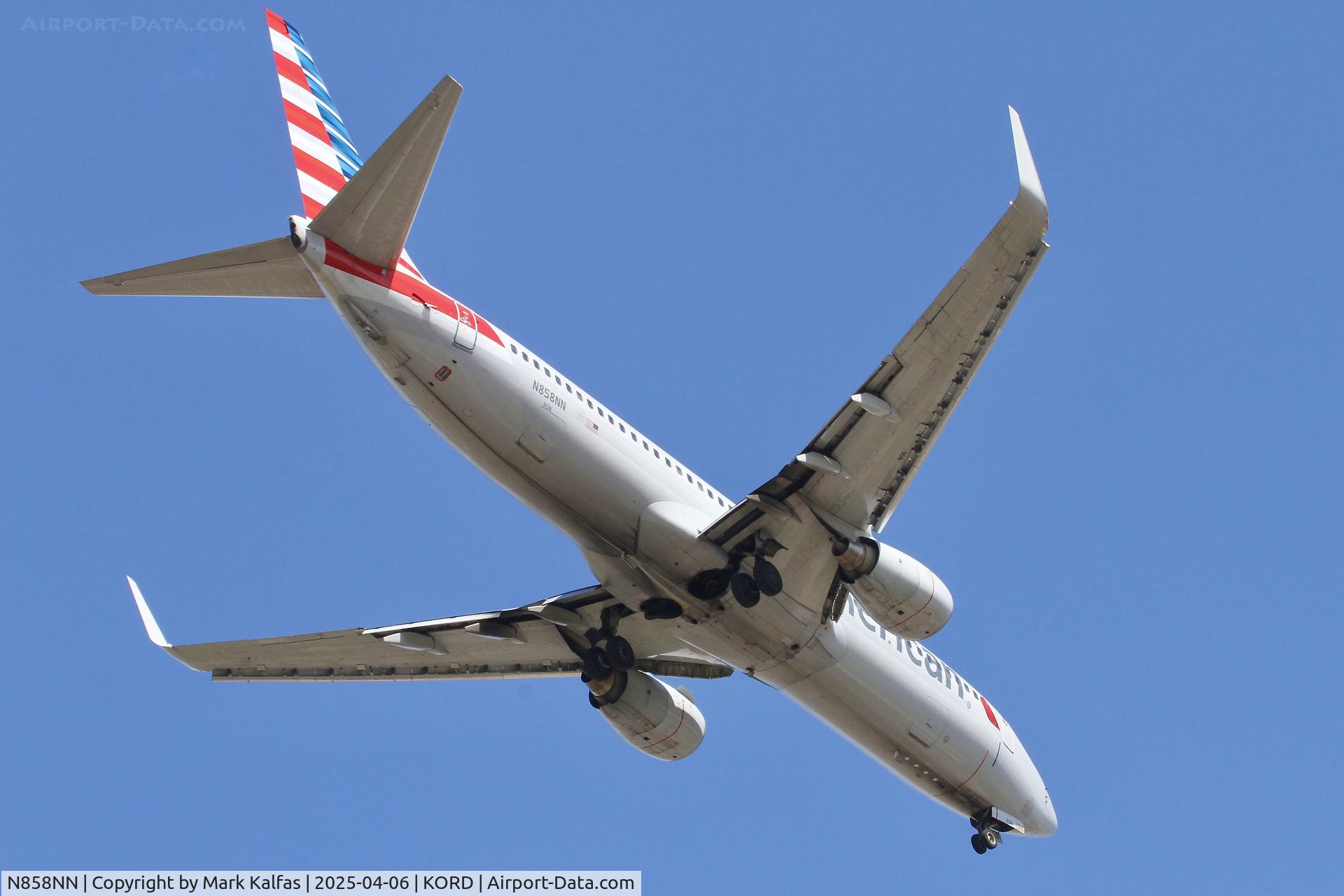 N858NN, Boeing 737-823 C/N 30904, B738 American Airlines Boeing 737-823 N858NN 10R approach KORD