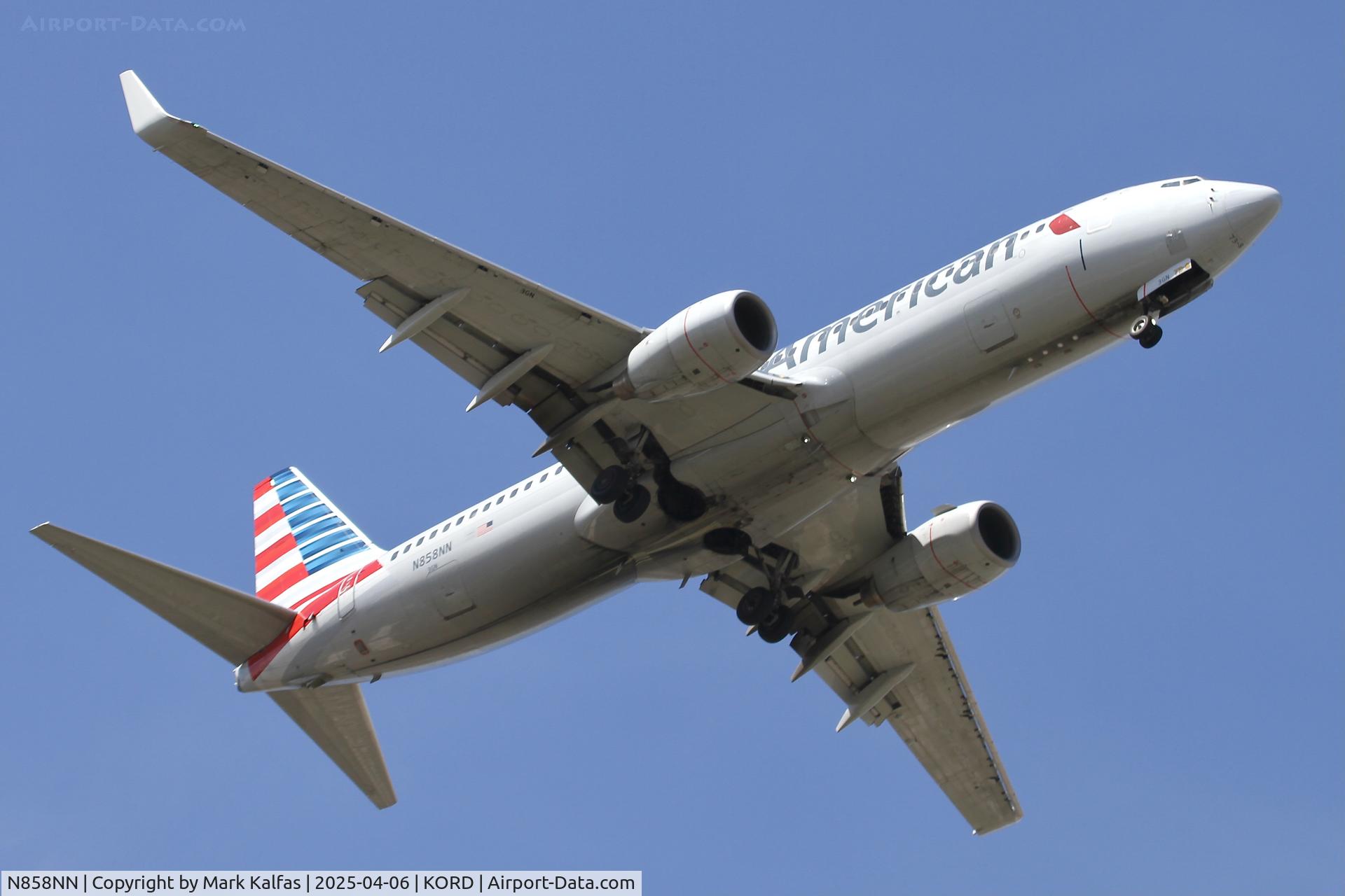 N858NN, Boeing 737-823 C/N 30904, B738 American Airlines Boeing 737-823 N858NN 10R approach KORD