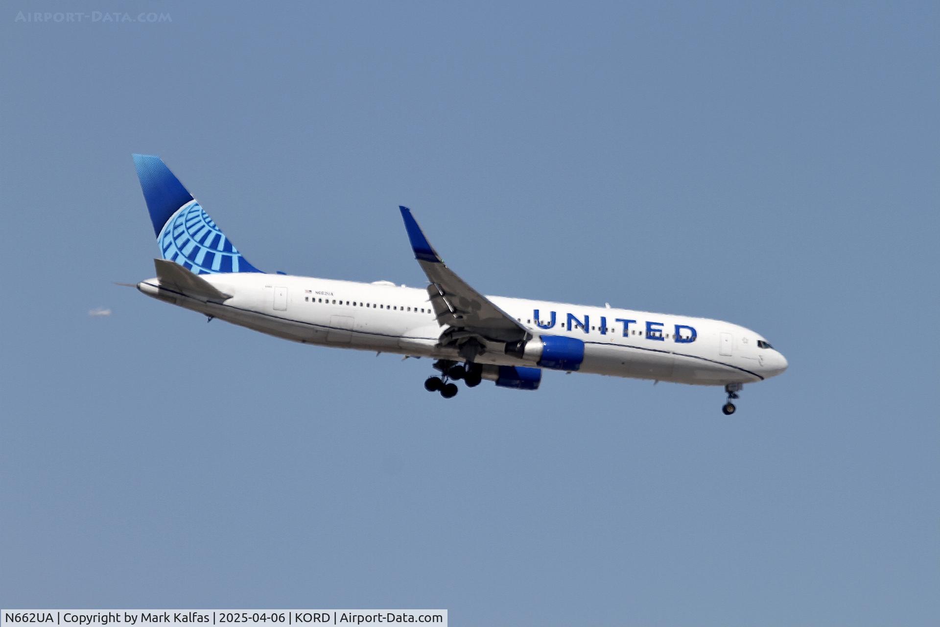 N662UA, 1993 Boeing 767-322 C/N 27159, B763 United Airlines Boeing 767-322 N662UA arriving 10C KORD