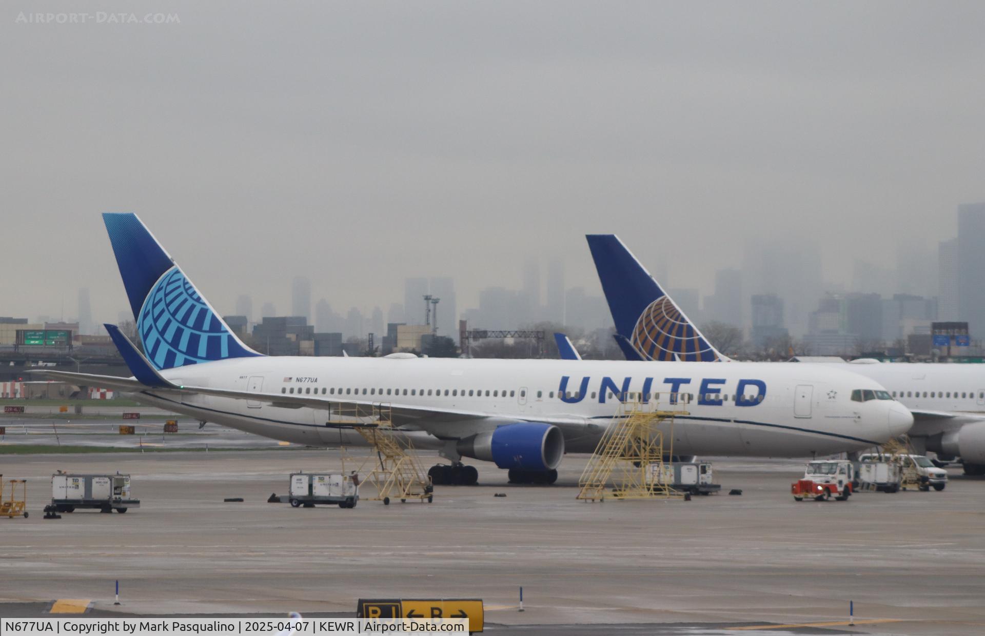 N677UA, 2001 Boeing 767-322 C/N 30029, Boeing 767-322