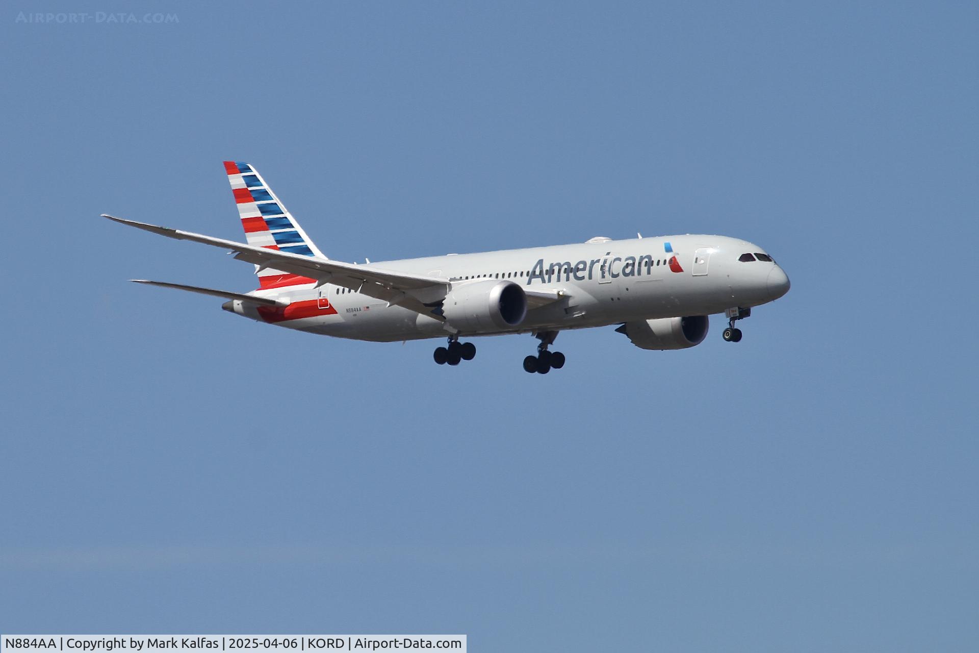 N884AA, Boeing 787-8 Dreamliner Dreamliner C/N 66004, B788 American Airlines Boeing 787-8 Dreamliner N884AA arriving on 10C KORD