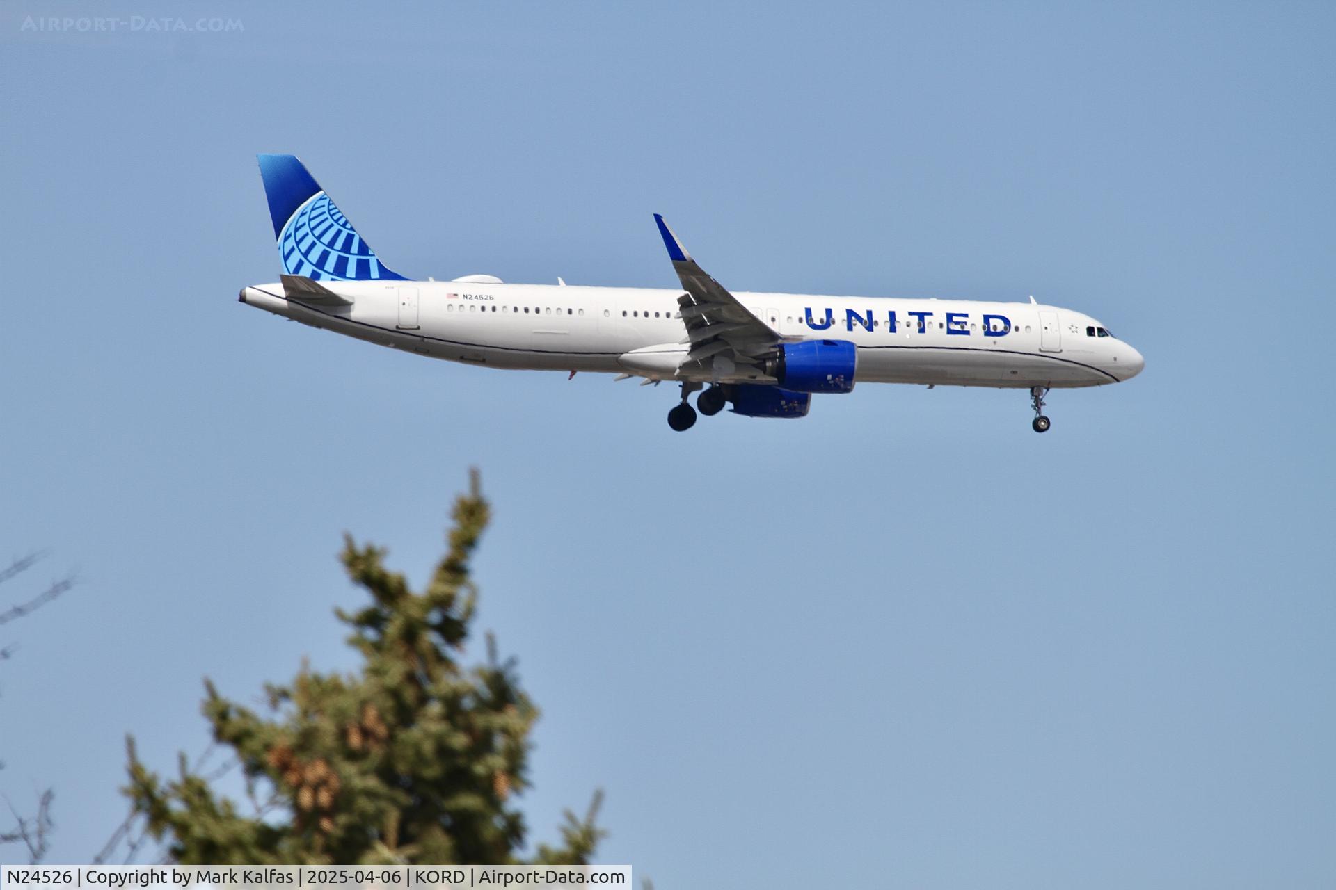 N24526, 2024 Airbus A321-271NX C/N 12131, A21N United Airlines Airbus A321-271NX, N24526 on approach 10C KORD