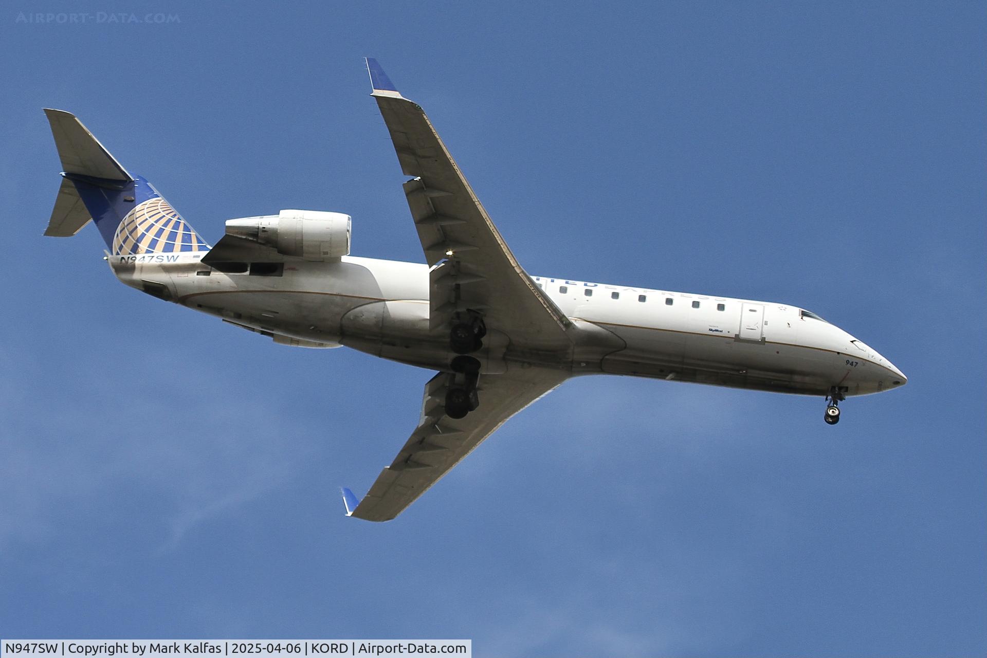 N947SW, 2003 Bombardier CRJ-200LR (CL-600-2B19) C/N 7786, CRJ2 Skywest/United Express Bombardier CL-600-2B19 N947SW, another try on 10R after a missed approach KORD
