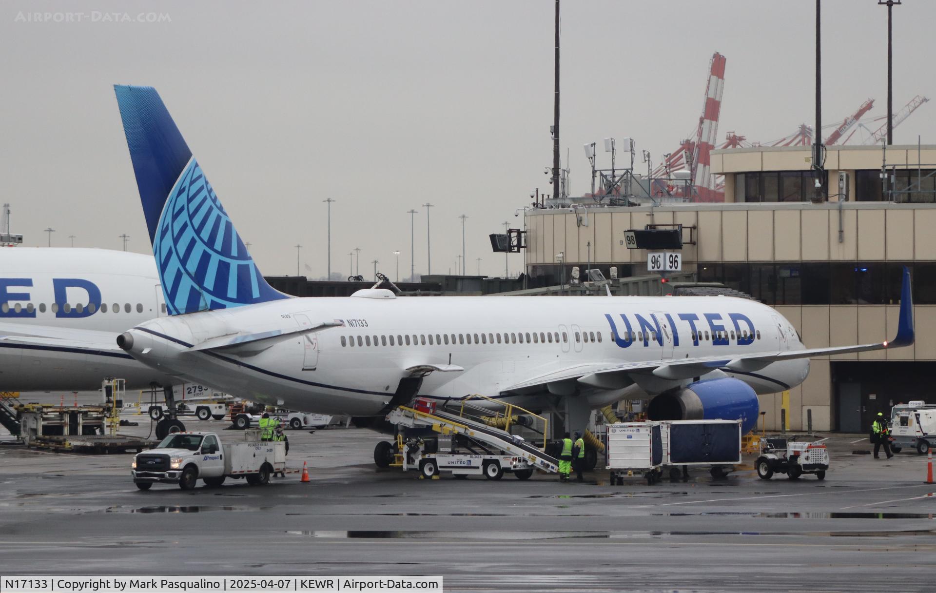 N17133, 1998 Boeing 757-224 C/N 29282, Boeing 757-224