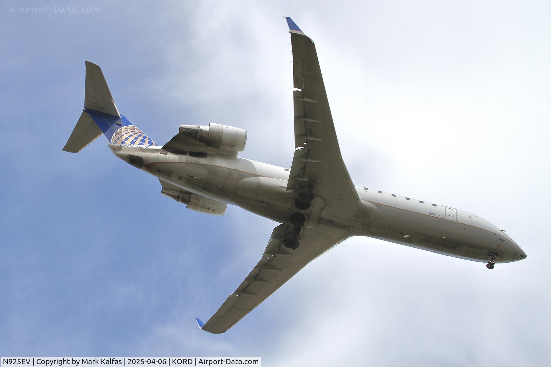 N925EV, 2003 Bombardier CRJ-200ER (CL-600-2B19) C/N 7831, CRJ2 SkyWest / United Express Bombardier CRJ-200ER N925EV 10C approach KORD