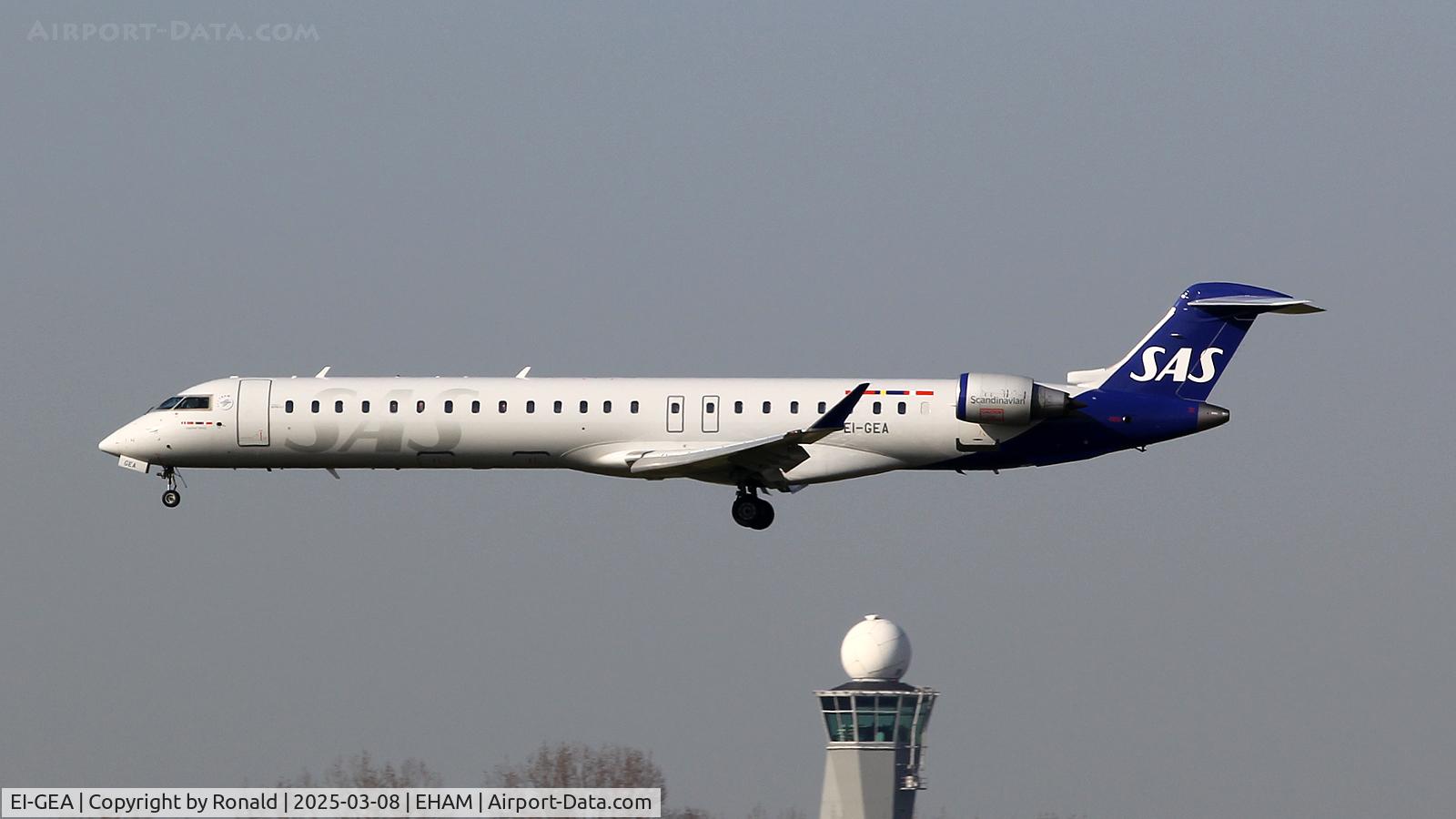 EI-GEA, 2009 Bombardier CRJ-900ER (CL-600-2D24) C/N 15224, at eham