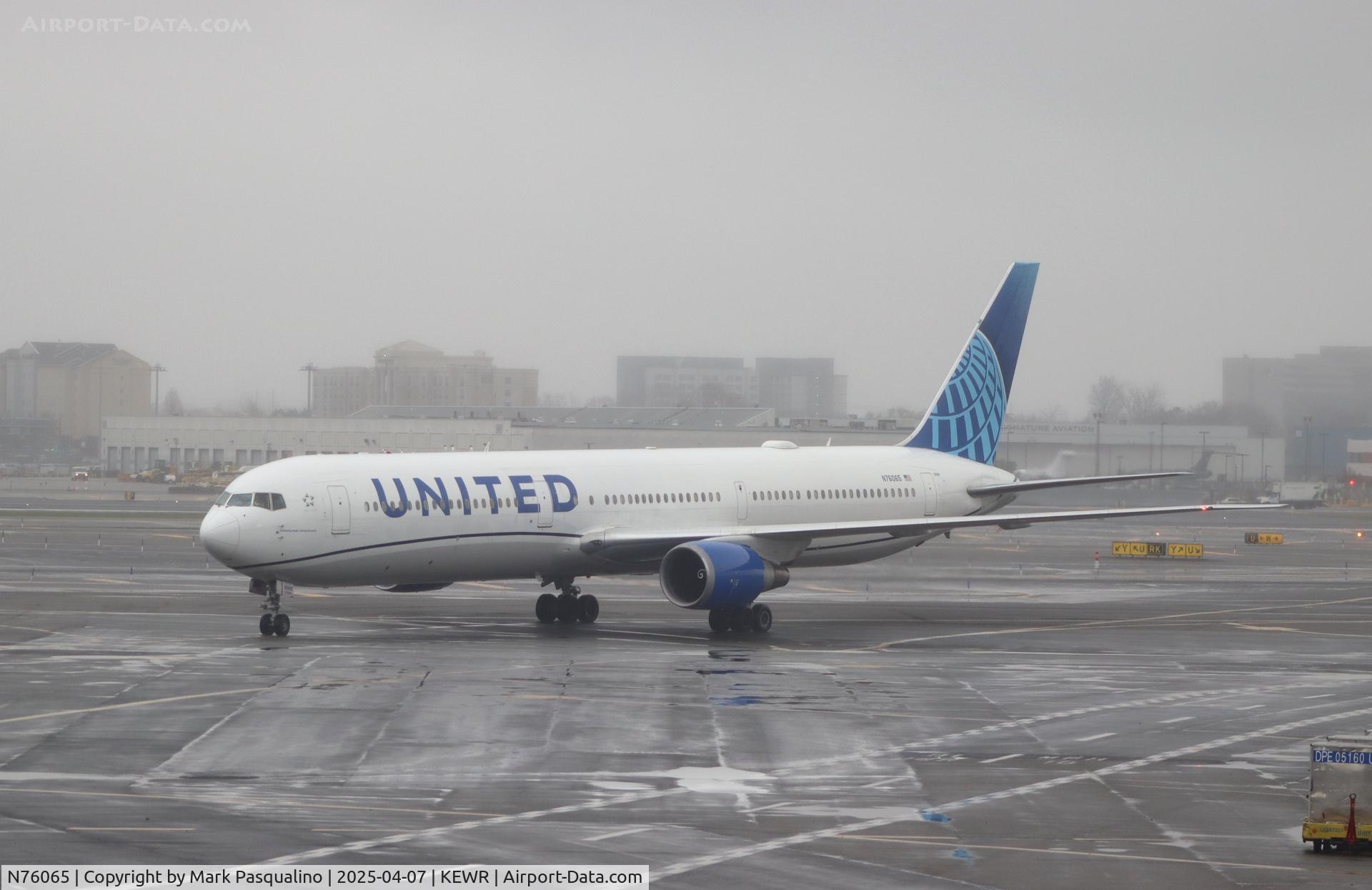 N76065, 2002 Boeing 767-424/ER C/N 29460, Boeing 767-424/ER