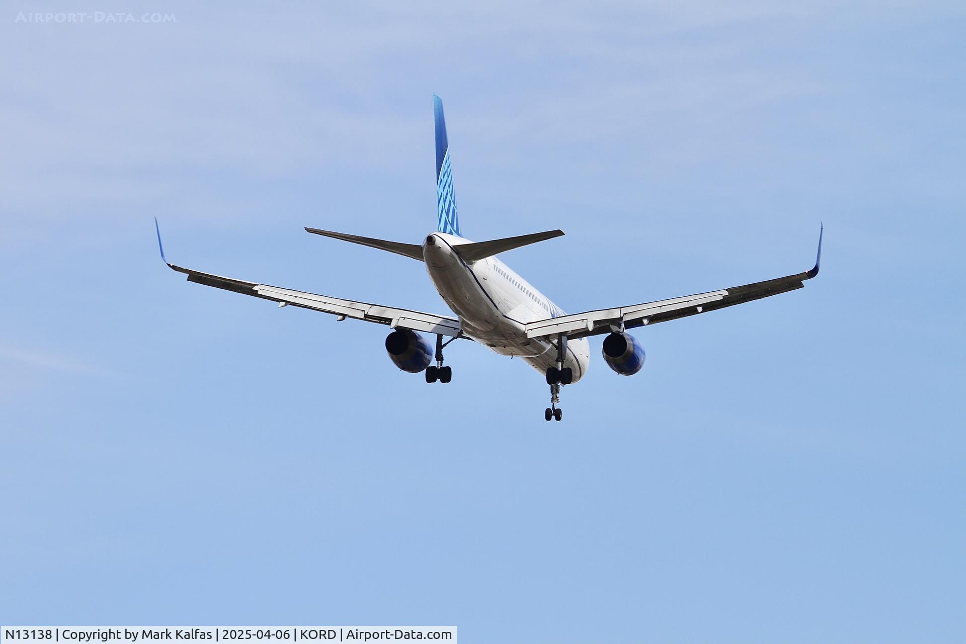 N13138, 1999 Boeing 757-224 C/N 30351, B752 United Airlines Boeing 757-224 N13138 10R approach KORD