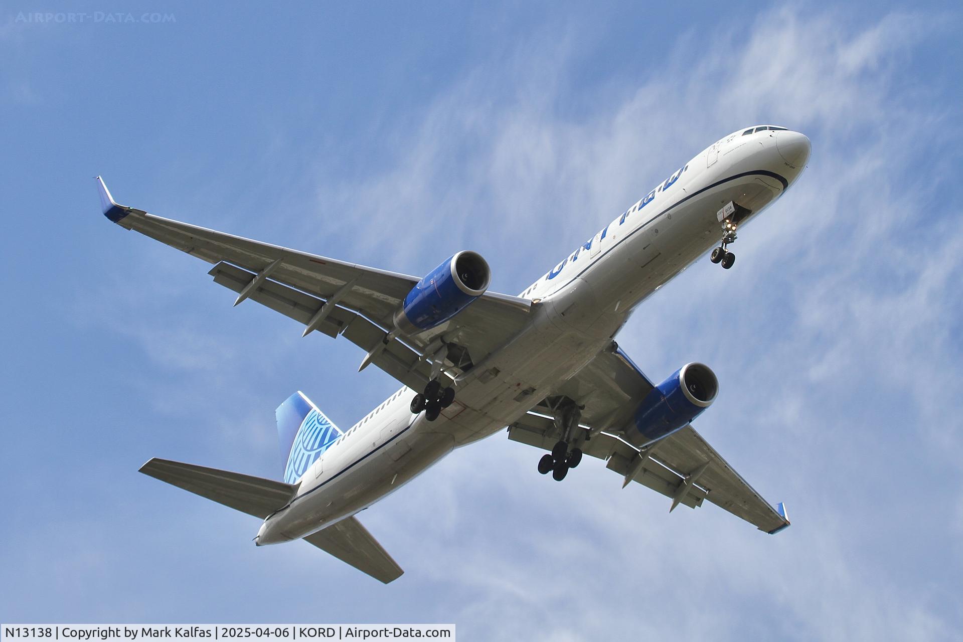 N13138, 1999 Boeing 757-224 C/N 30351, B752 United Airlines Boeing 757-224 N13138 10R approach KORD