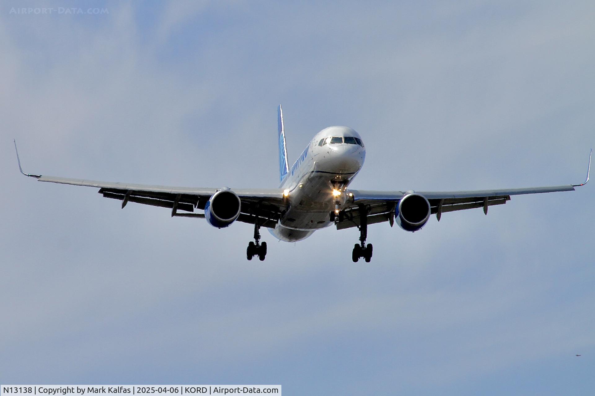 N13138, 1999 Boeing 757-224 C/N 30351, B752 United Airlines Boeing 757-224 N13138 10R approach KORD