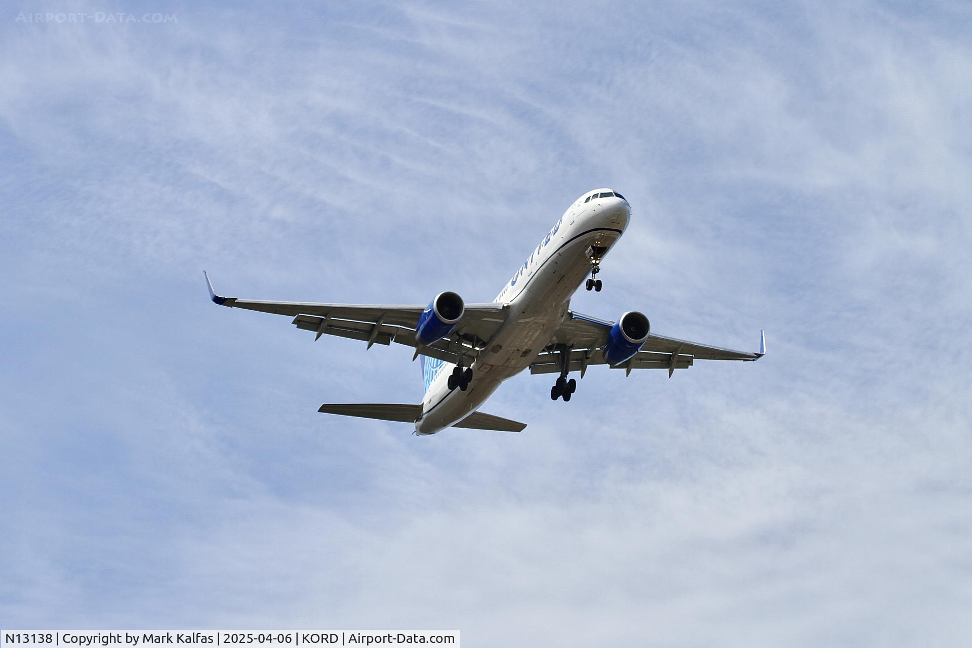 N13138, 1999 Boeing 757-224 C/N 30351, B752 United Airlines Boeing 757-224 N13138 10R approach KORD