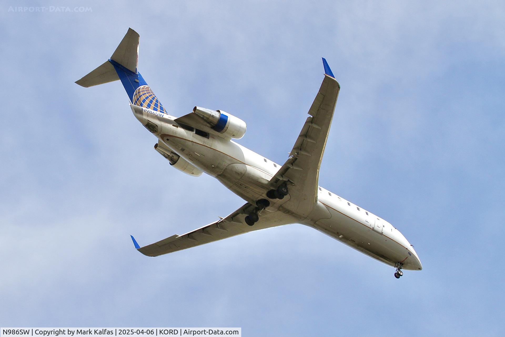 N986SW, 2004 Bombardier CRJ-200ER (CL-600-2B19) C/N 7967, CRJ2 SkyWest / United Express N986SW arriving 10R KORD