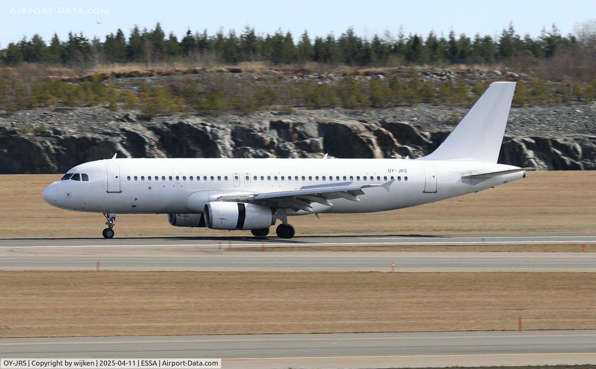 OY-JRS, 2011 Airbus Airbus A320-232 C/N 4973, Rwy 19R