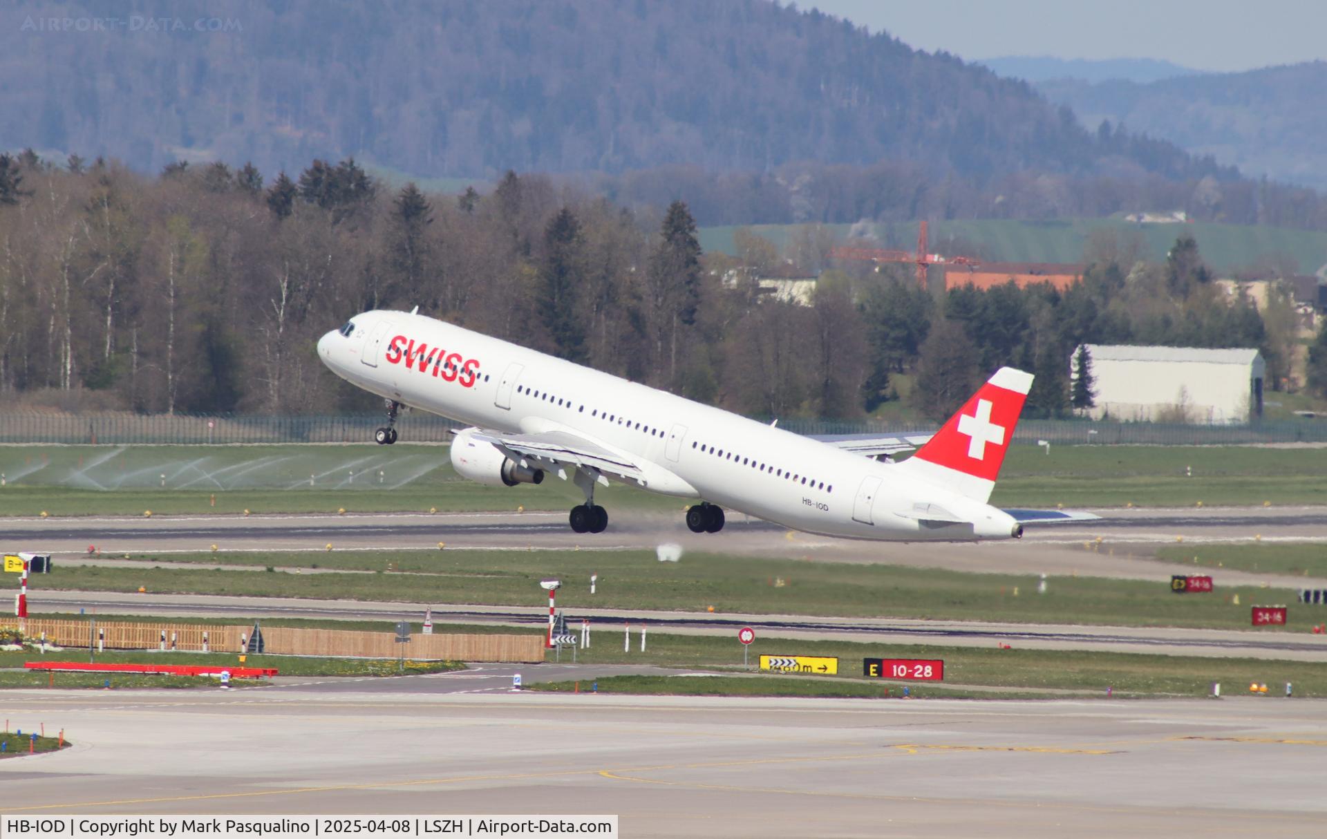 HB-IOD, 1995 Airbus A321-111 C/N 522, Airbus A321-111