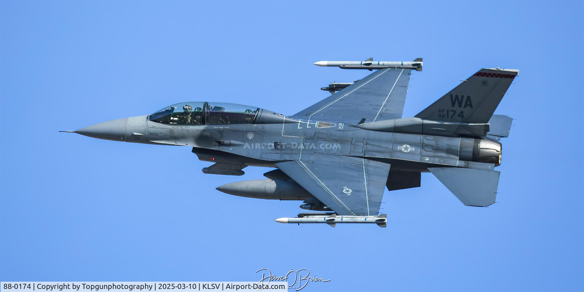 88-0174, 1989 General Dynamics F-16D Block 40D C/N 1D-28, SNIPE61 blasts off RW3L and flexes over the raceway