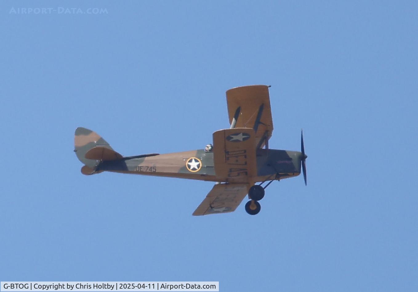 G-BTOG, 1944 De Havilland DH-82A Tiger Moth II C/N 86500, Over Panshanger Park, Herts.