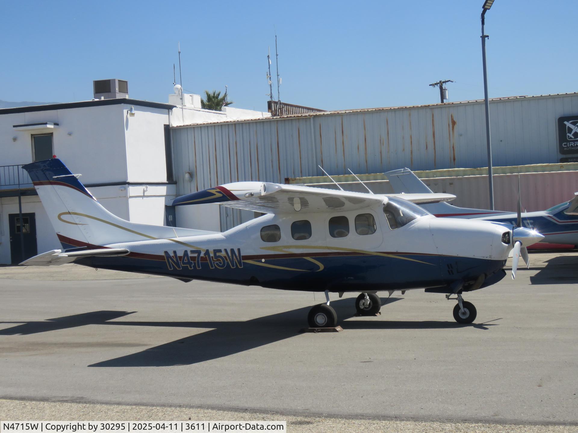 N4715W, 1980 Cessna P210N Pressurised Centurion C/N P21000624, Parked